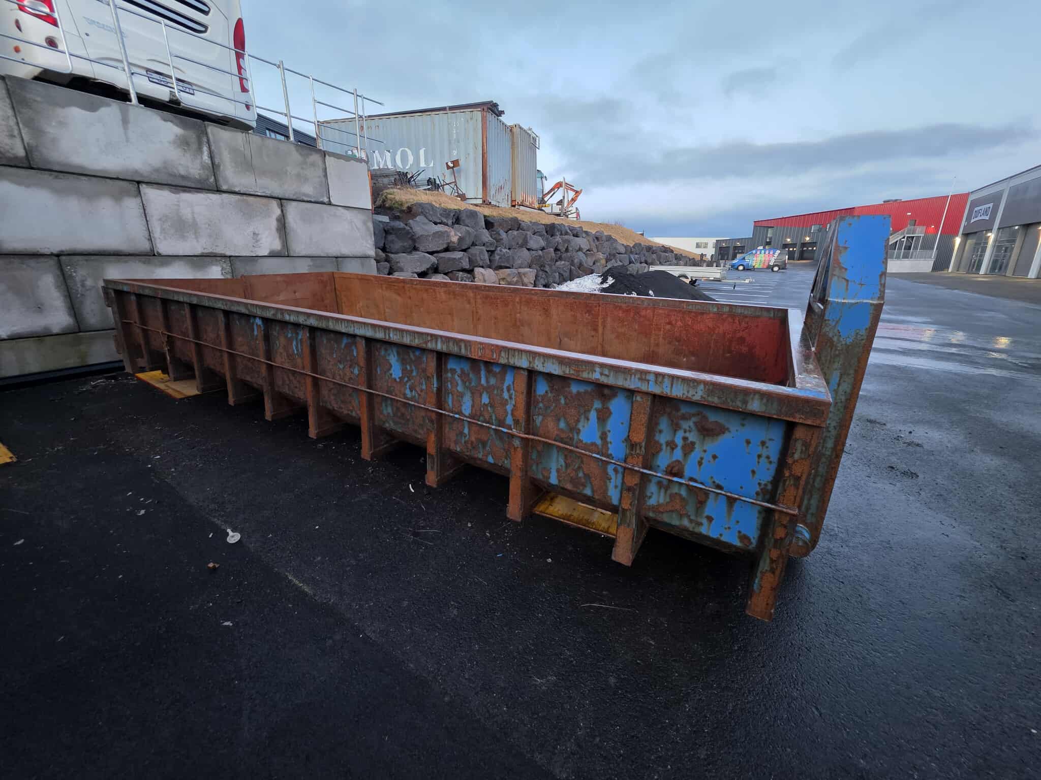 SELT / SOLD - Krókheysisgámur