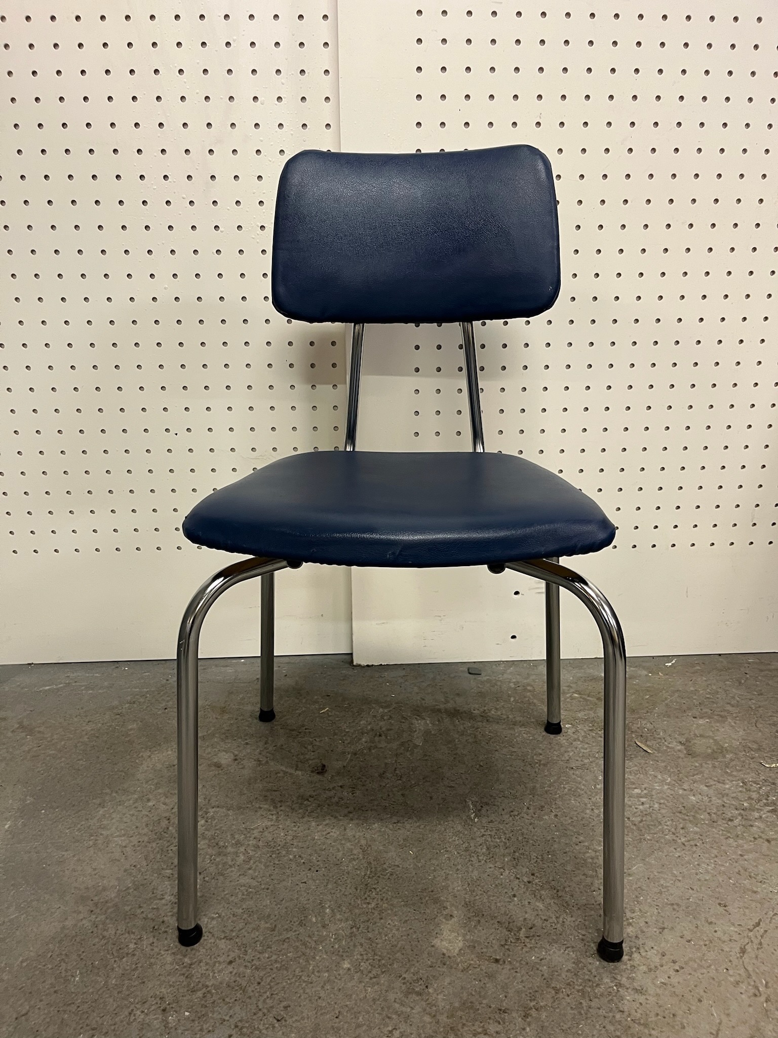 SELT / SOLD Mötuneytisstólar, staflanlegir 2