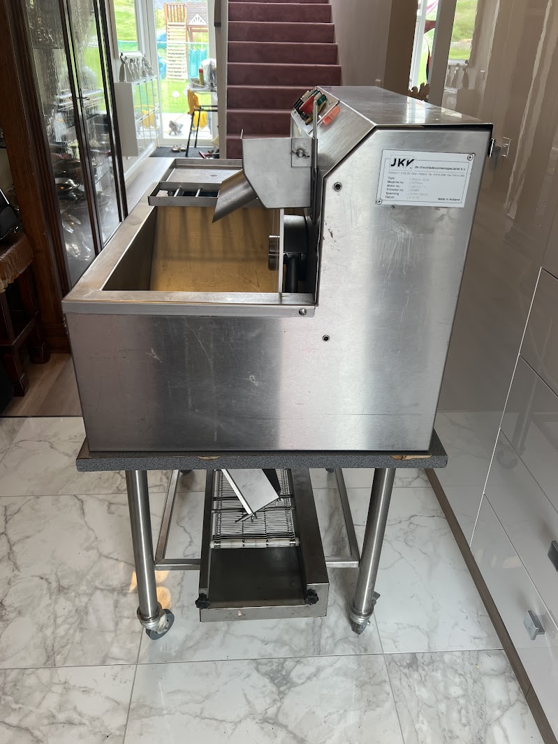 Súkkulaðivél - færiband - skammtari JKV30 - MOULDING MACHINE 30 K 3