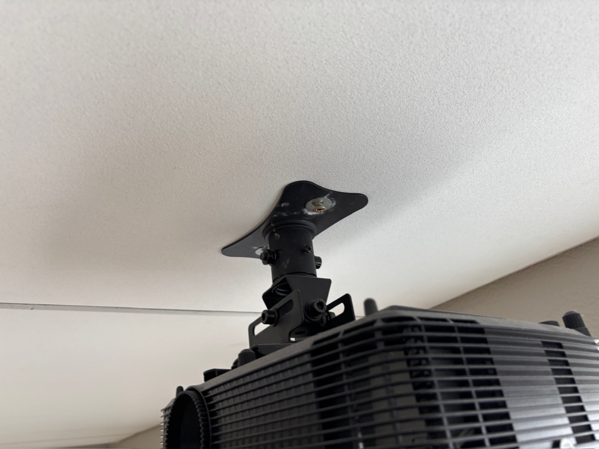 SELT / SOLD Optoma skjávarpi með loftfestingu 7