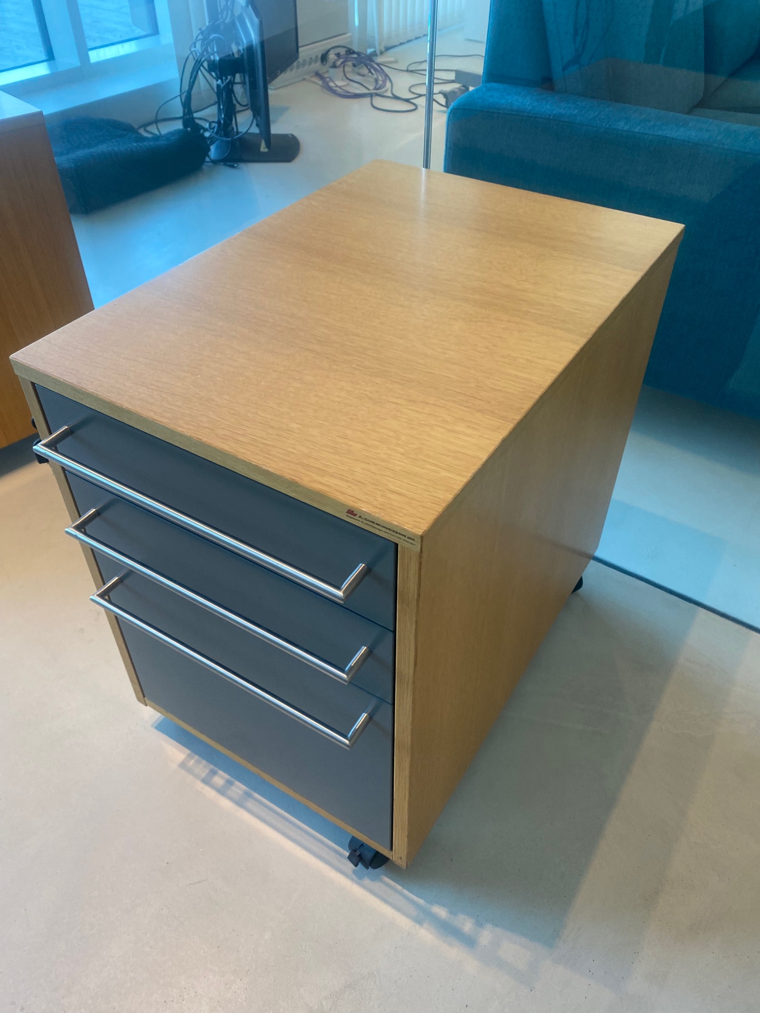 SELT / SOLD skrifstofukálfur frá Á. Guðmundsson 2