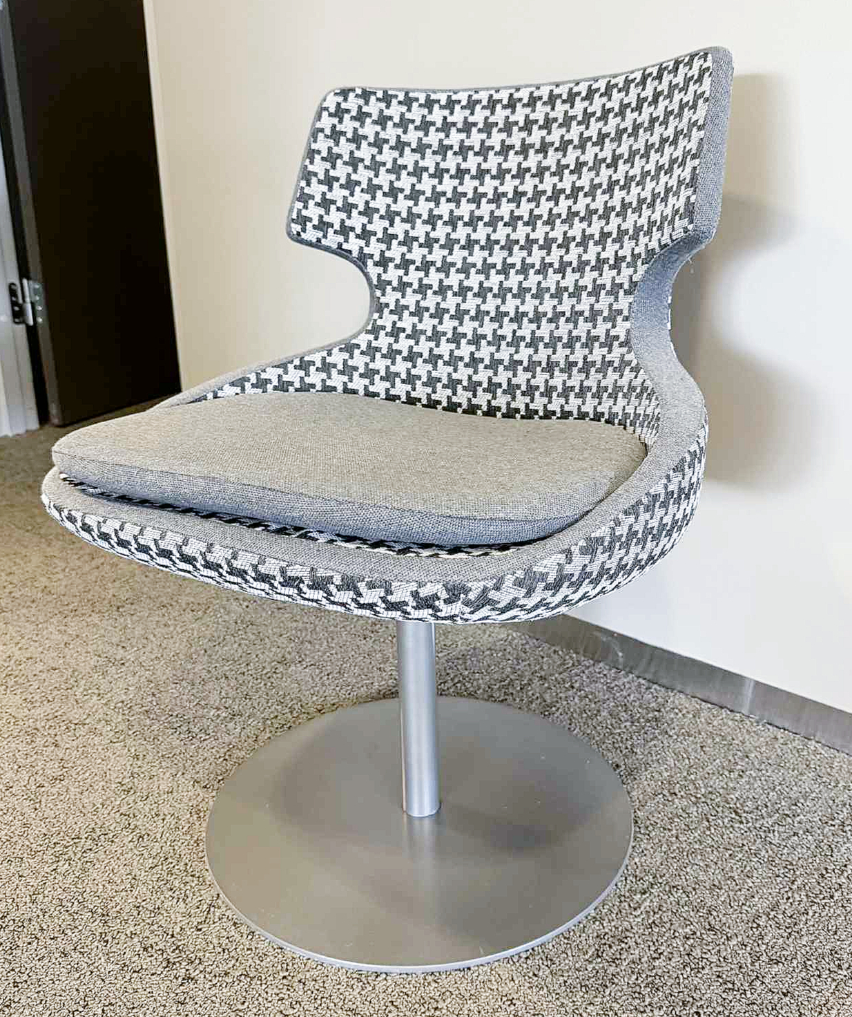 SELT / SOLD Hægindastóll