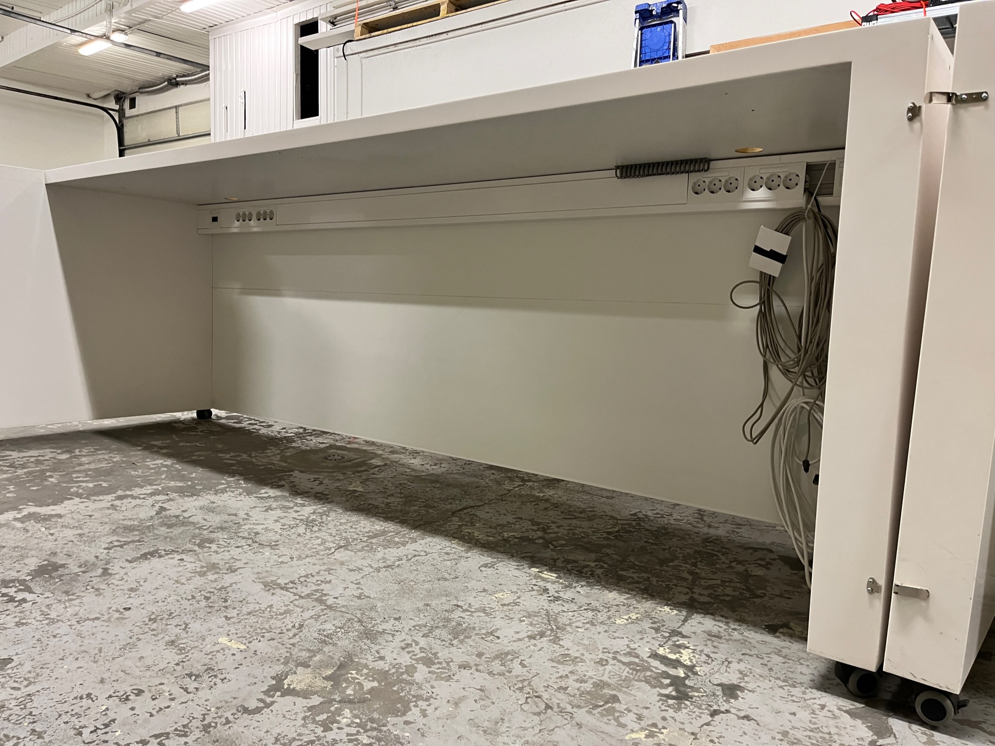 SELT / SOLD Vandað móttökuborð - 6m á breidd 6