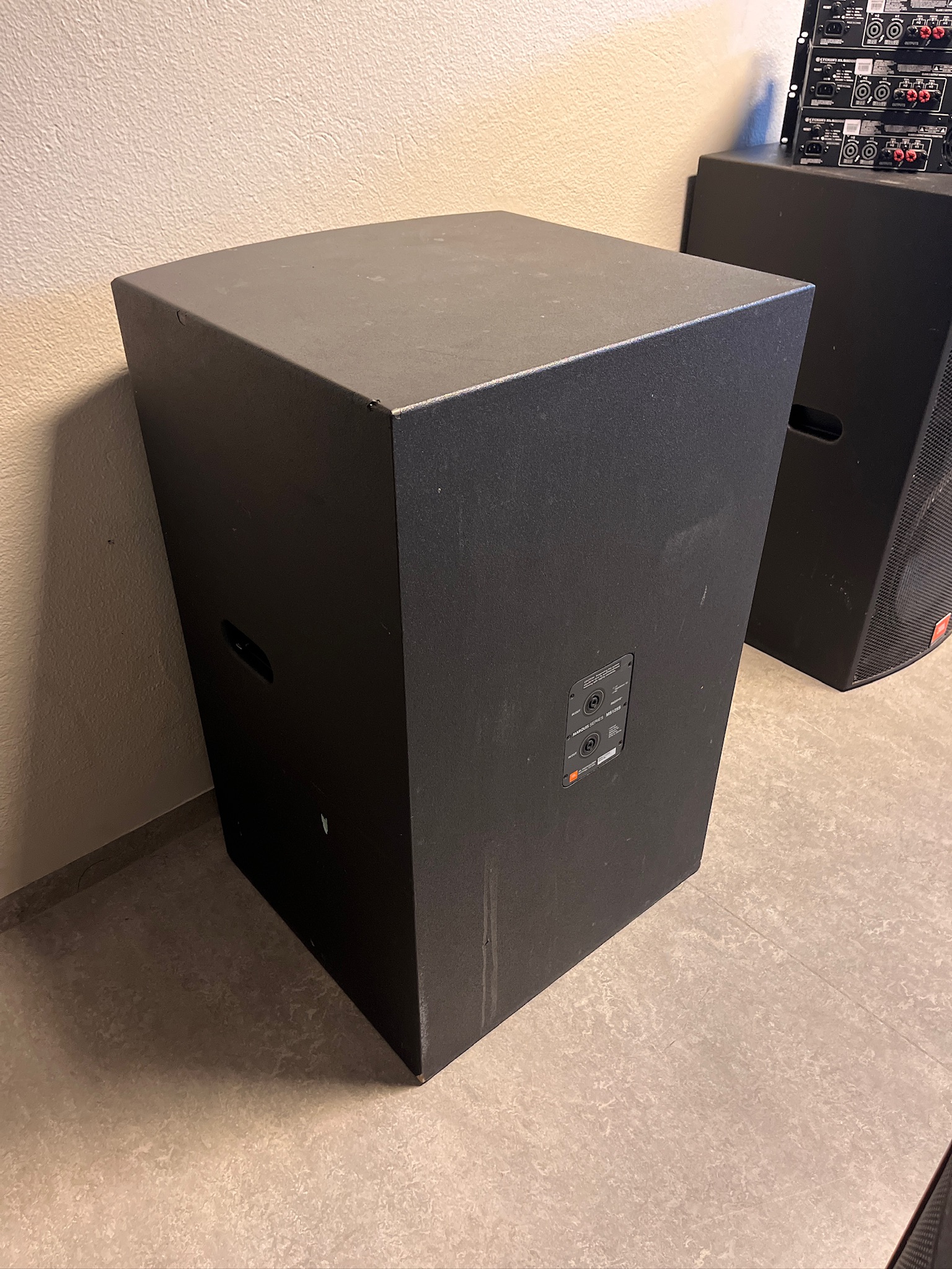 SELT / SOLD JBL hátlarar ásamt EV hátölurum 8