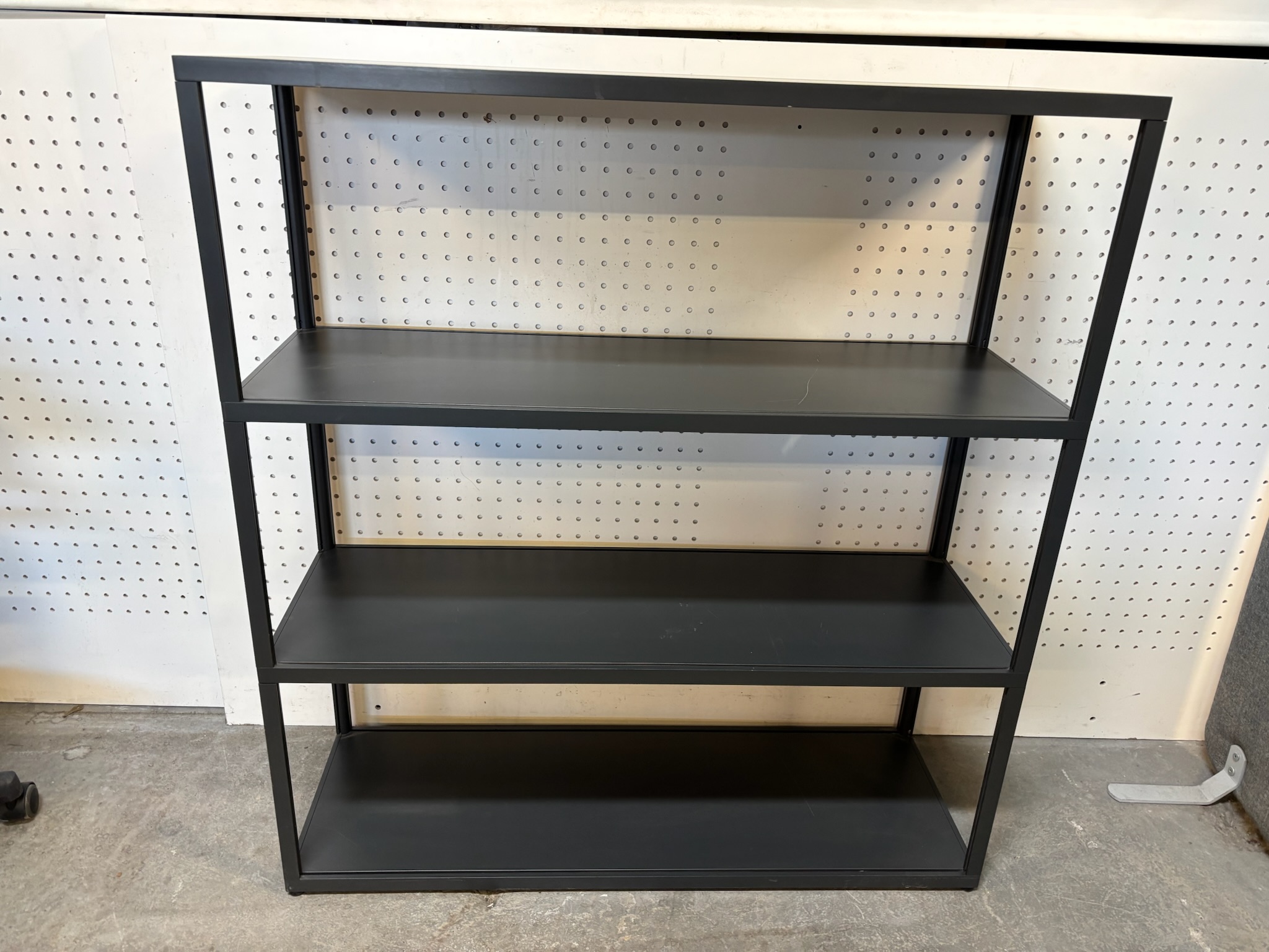 SELT / SOLD Hay stálhillueining 2