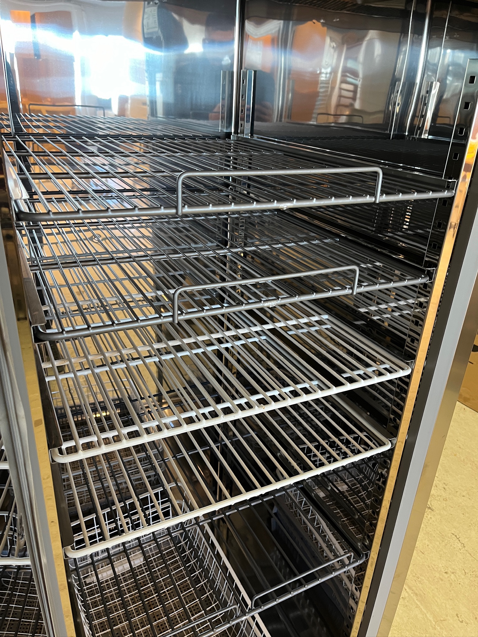 SELT / SOLD Zanussi frystiskápur, 670L, H206 x D83 x B71 sm. 7