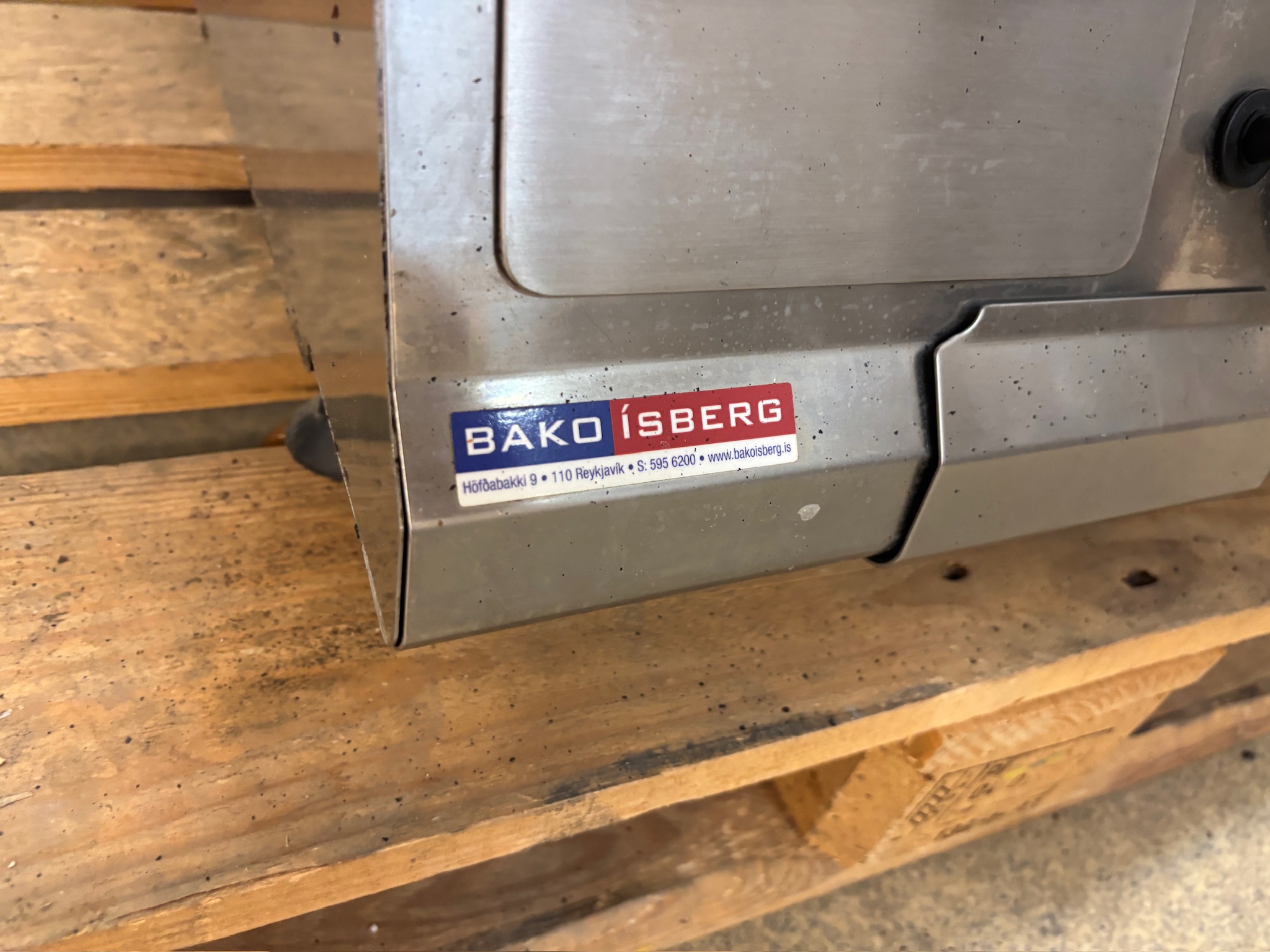 SELT / SOLD Grillvapor gasgrill, B80 x D80 x H41 sm. 12