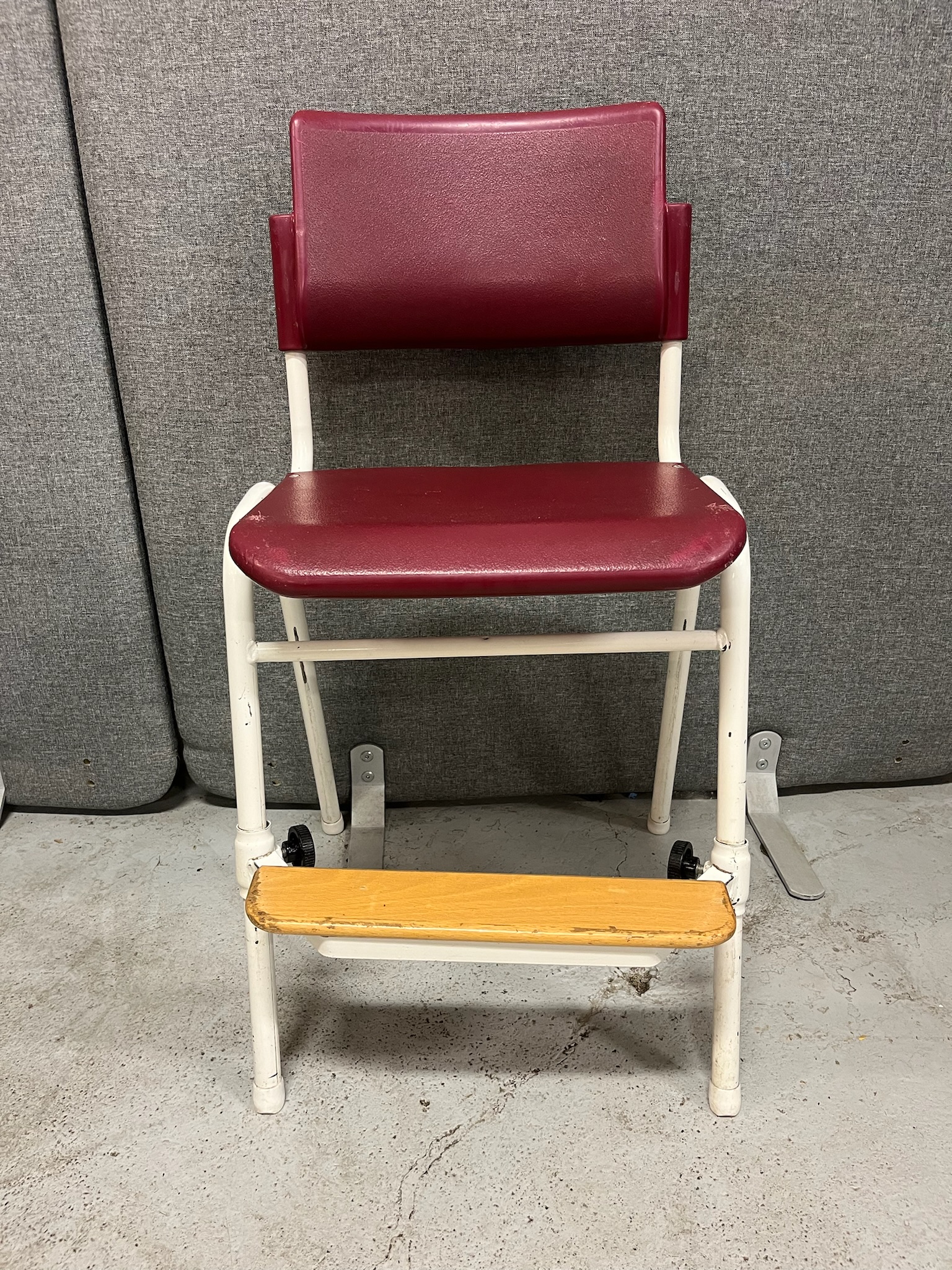 SELT / SOLD Sterkbyggður skólastóll (41 stk.)