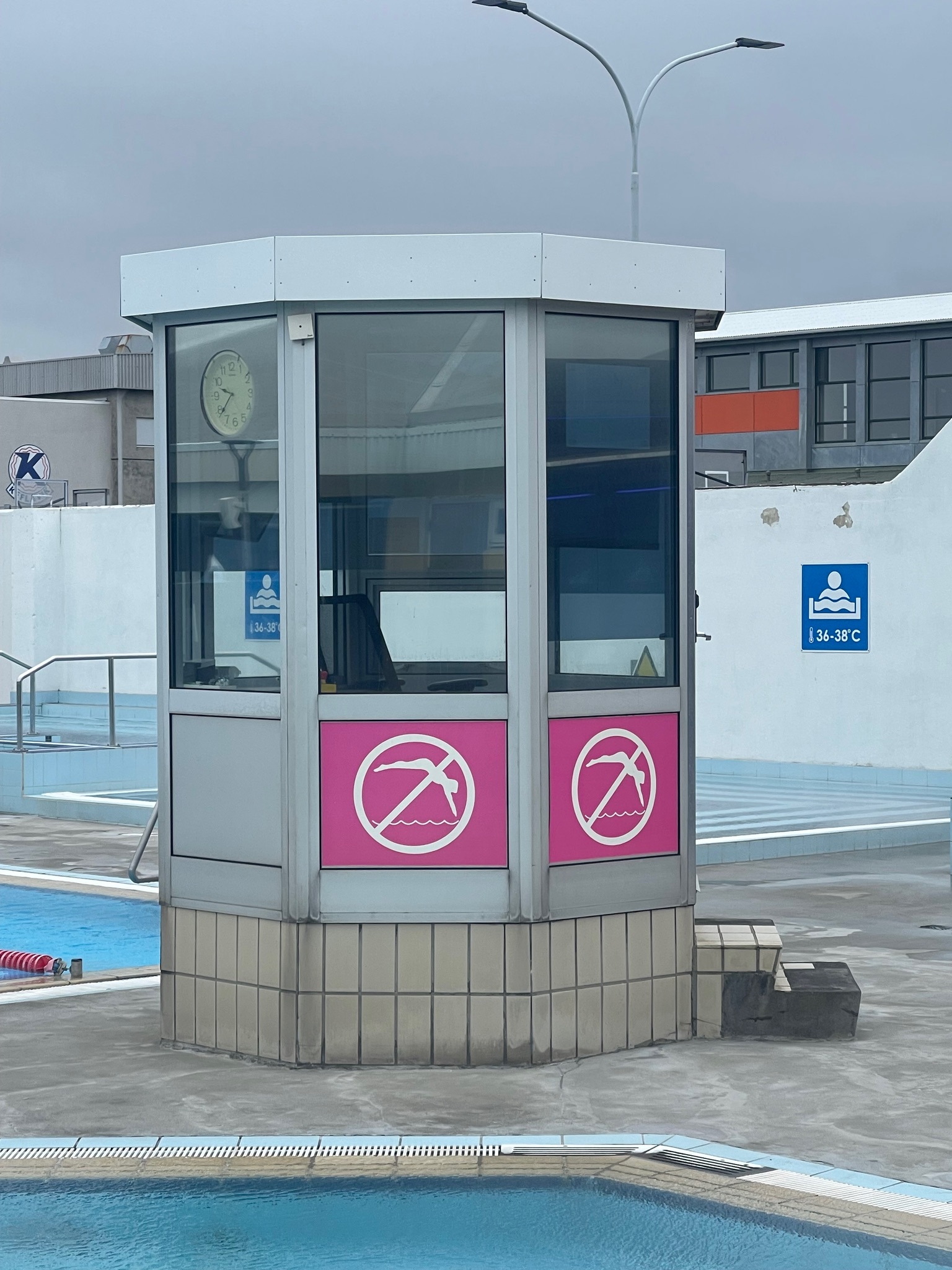 Eftirlitsturn - eftirlitsskýli - sundlaugavarðarskýli-skýli