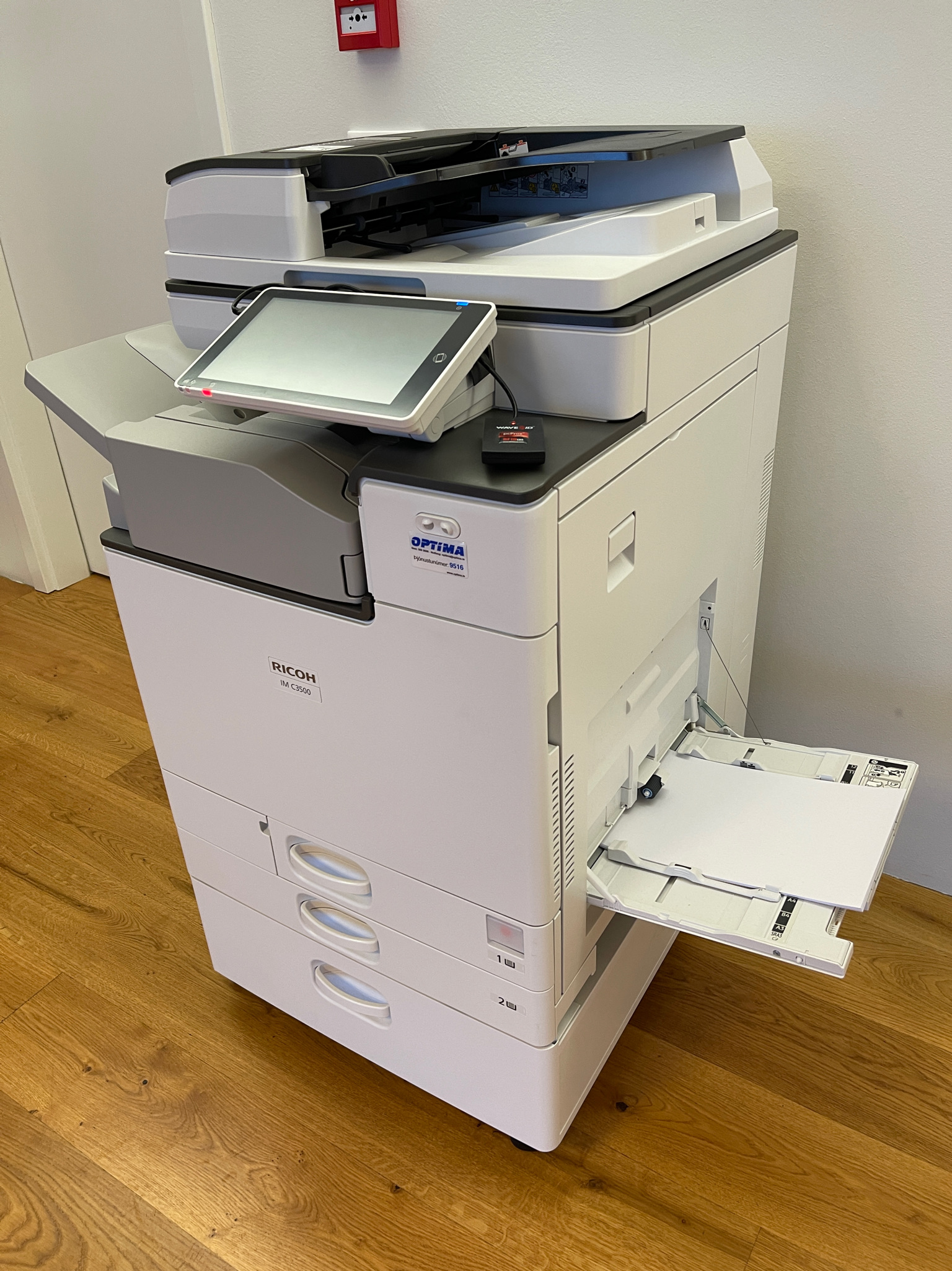 Selt/Endurnýtt-Nýlegur Ricoh IM C3500 A3 fjölnotatæki - Litur - m.Wave ID kerfi
