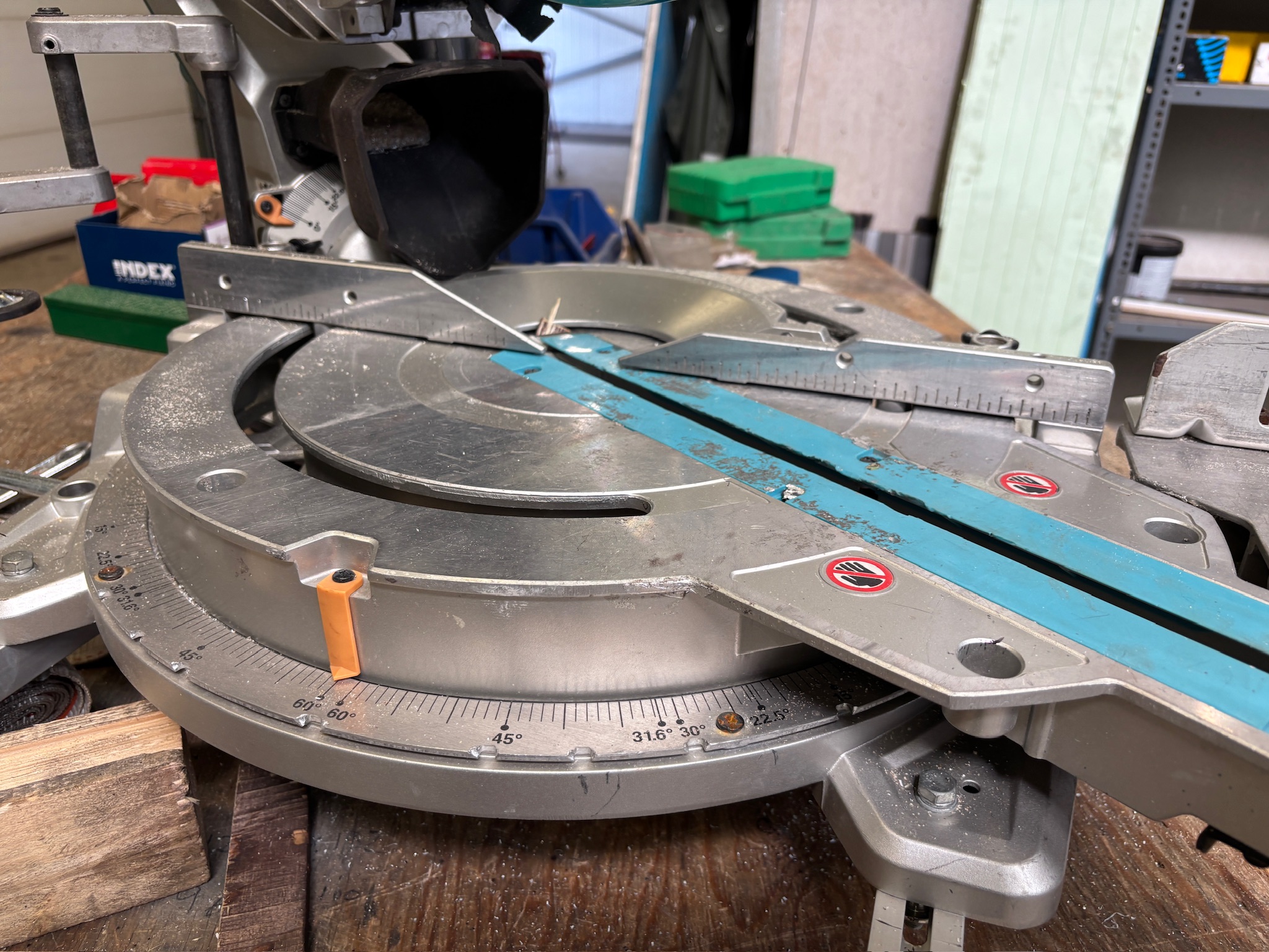 SELT / SOLD Makita bútsög og slípirokkur 13