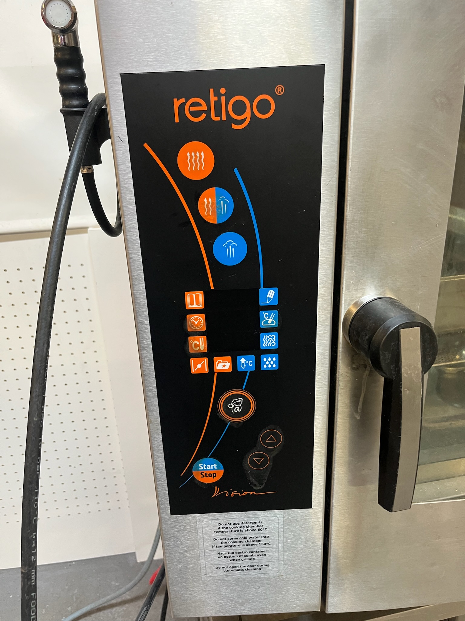 SELT / SOLD Retigo gufuofn á ofnstandi frá ProGastro, 6 skúffur 4