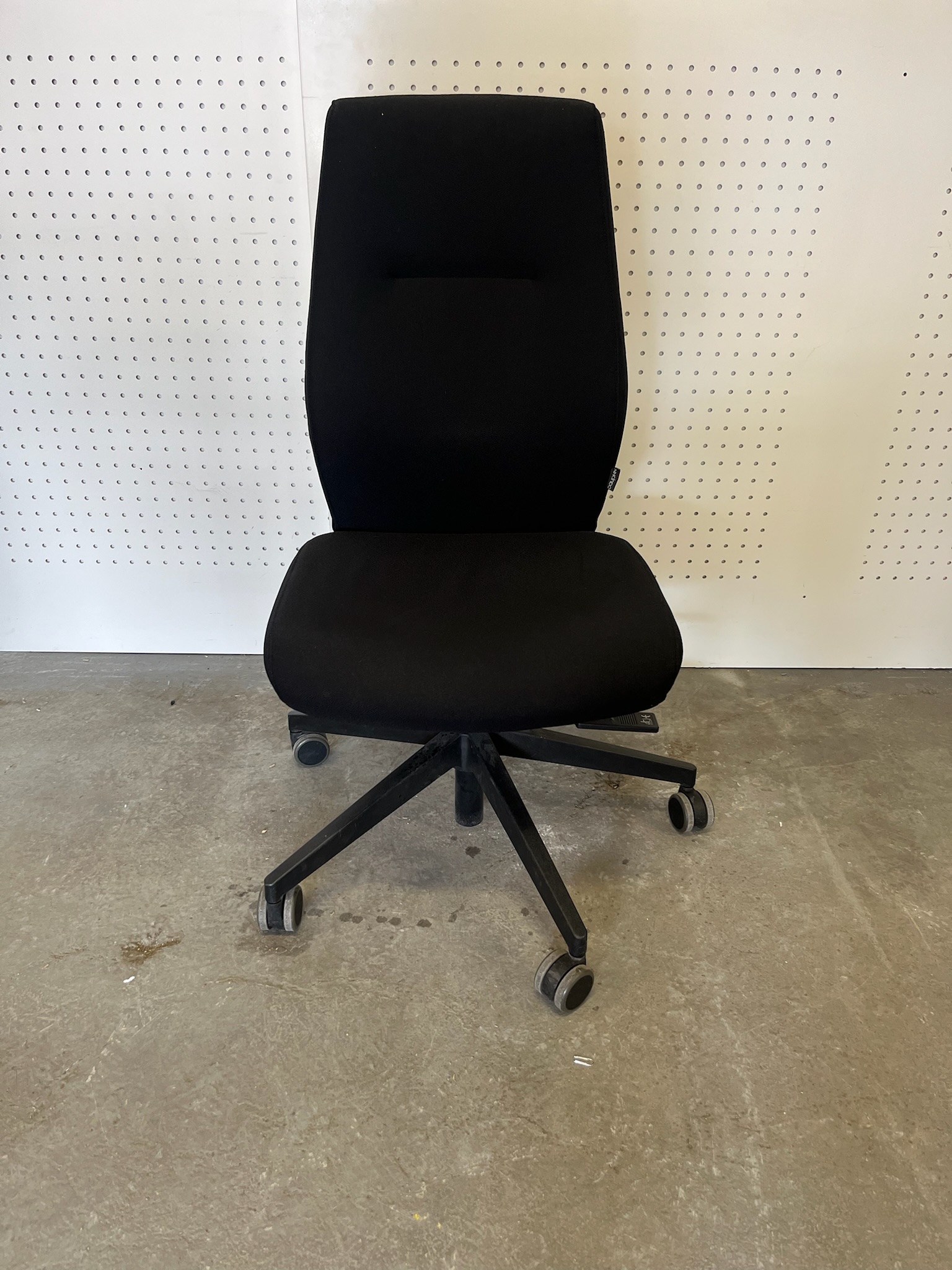 SELT / SOLD Dauphin skrifborðsstóll frá Pennanum 3