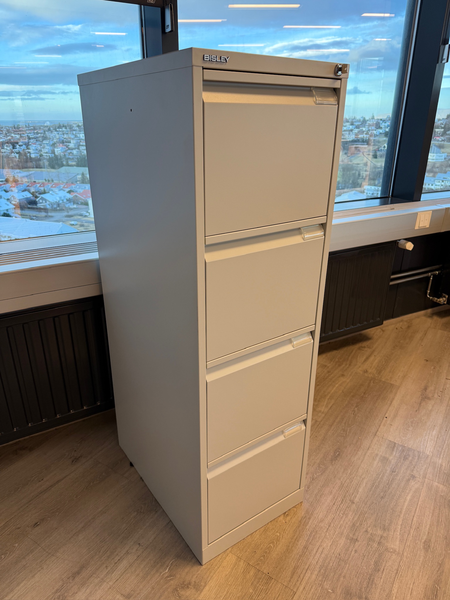 SELT / SOLD Bisley skjalaskápur m. lykli og hengimöppum 3