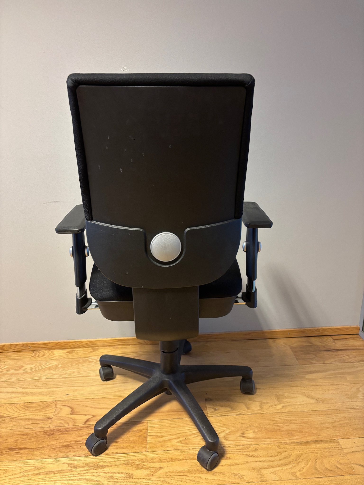 SELT / SOLD Skrifborðsstóll frá Pennanum 3