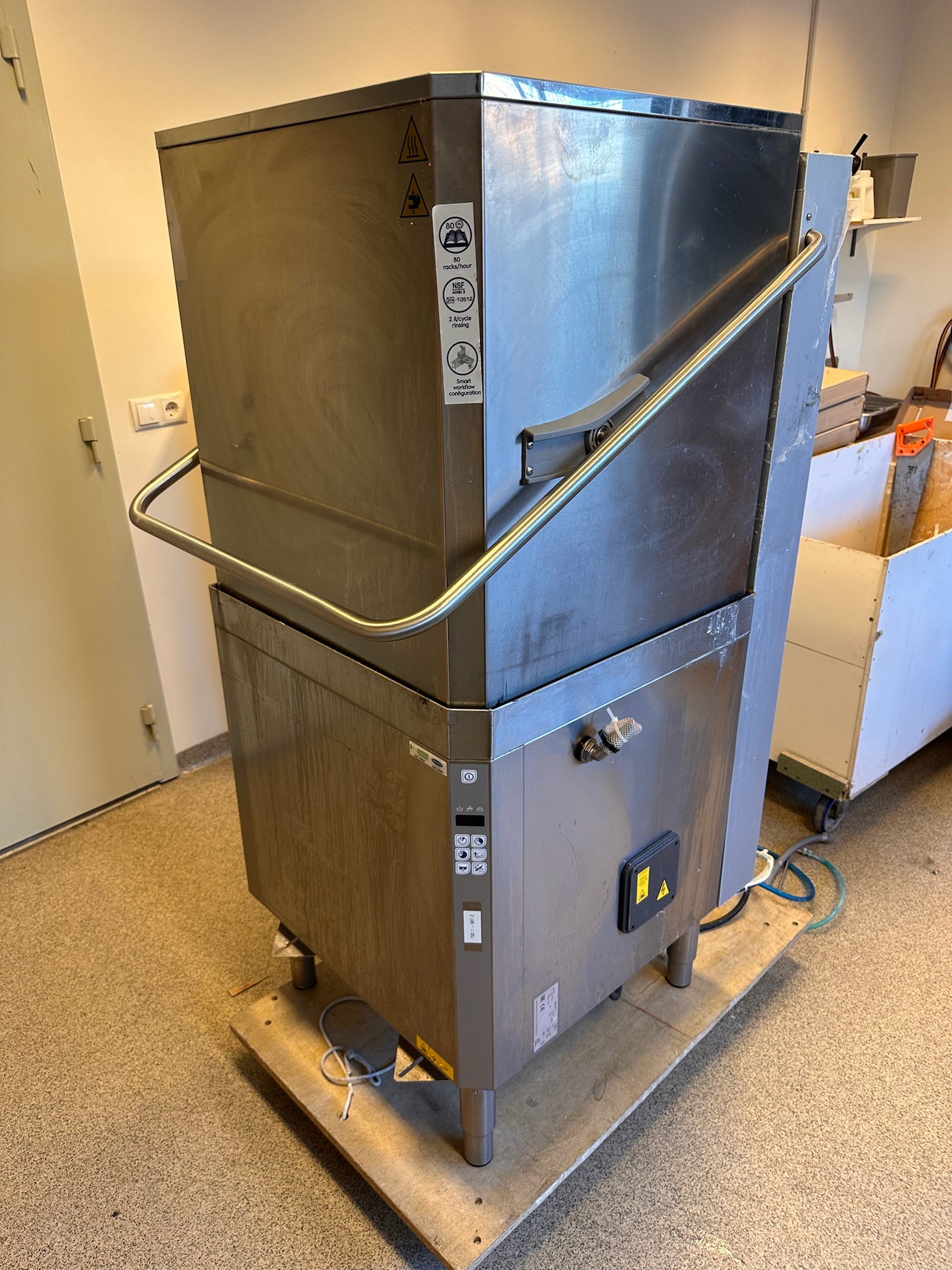 SELT / SOLD Zanussi húddvél, H158 x B62 x D75 sm.