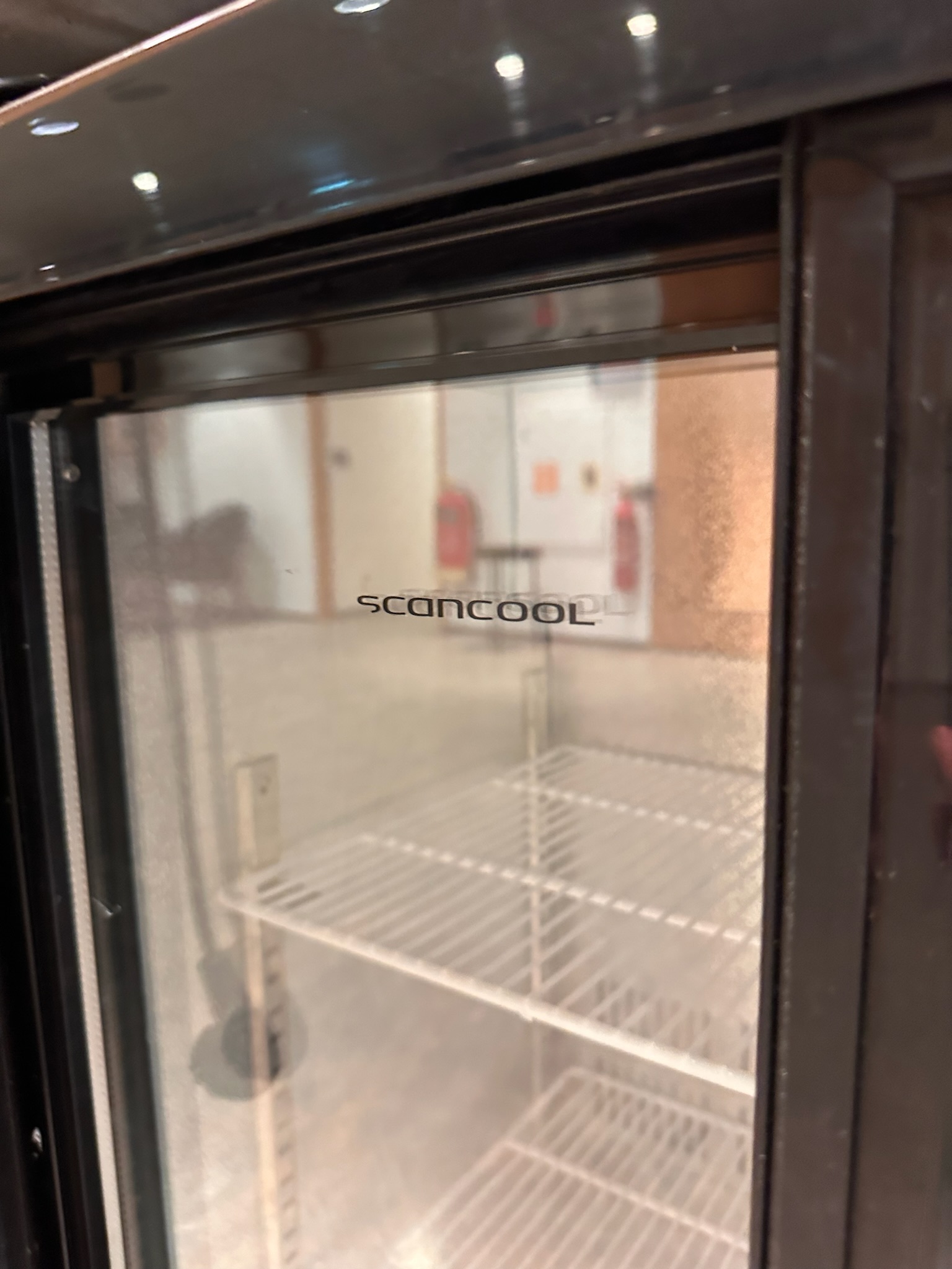 SELT / SOLD Scancool kæliskápur með gler rennihurðum 4