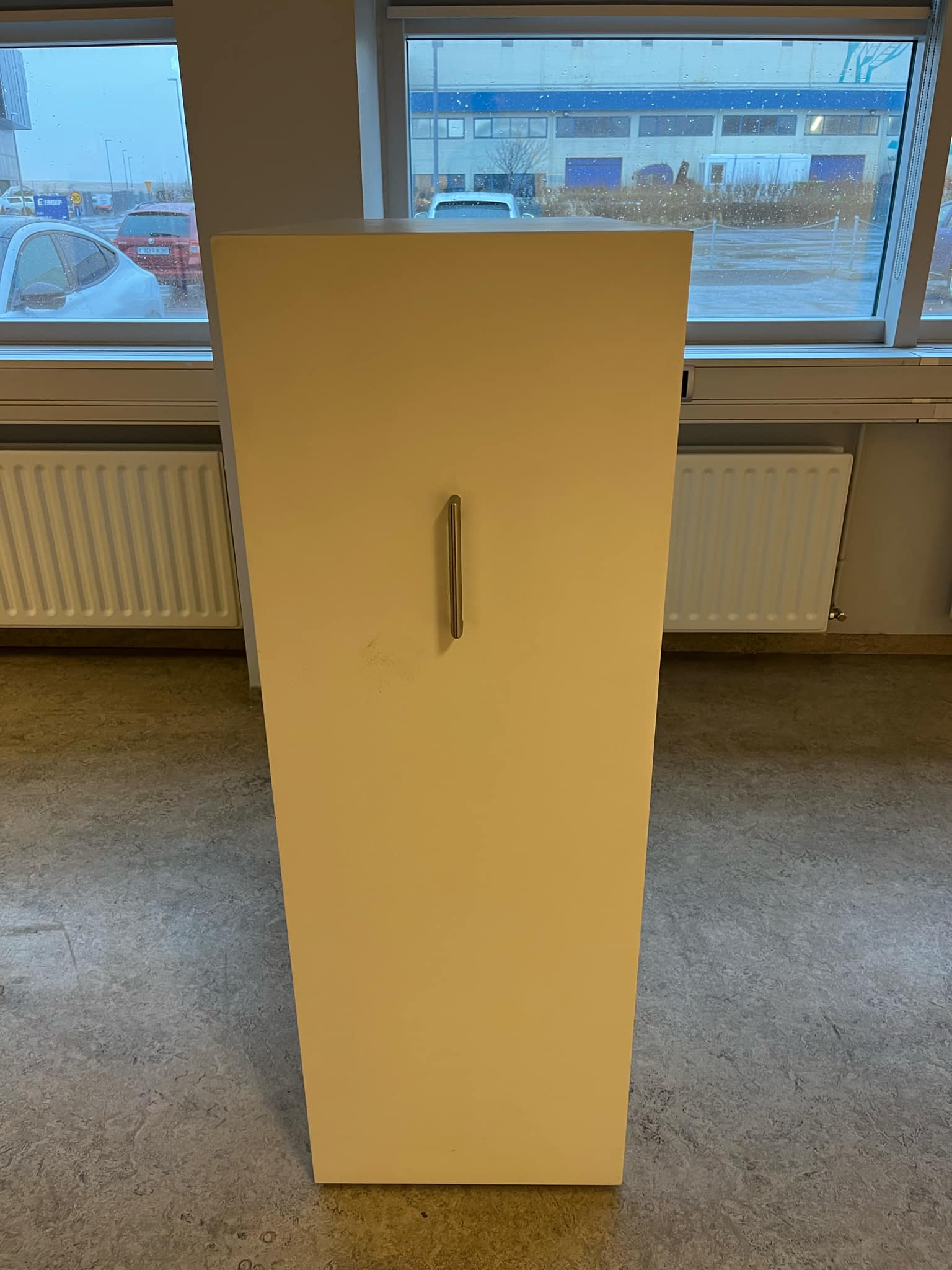 SELT / SOLD Turnskápur, H120 x D82 x B42 sm. 4