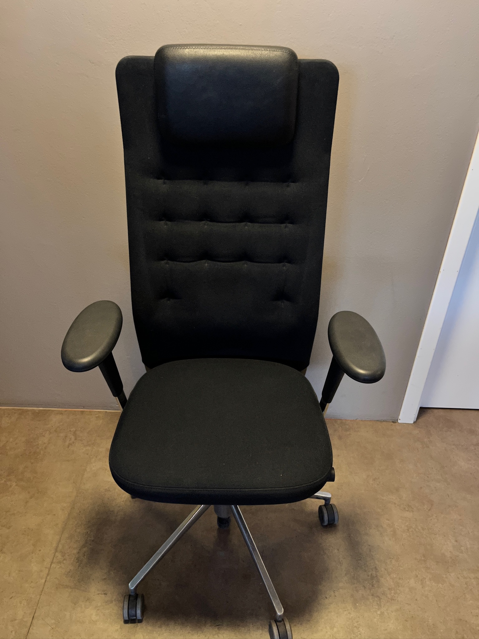 SELT / SOLD Vitra skrifstofustóll frá Pennanum 2