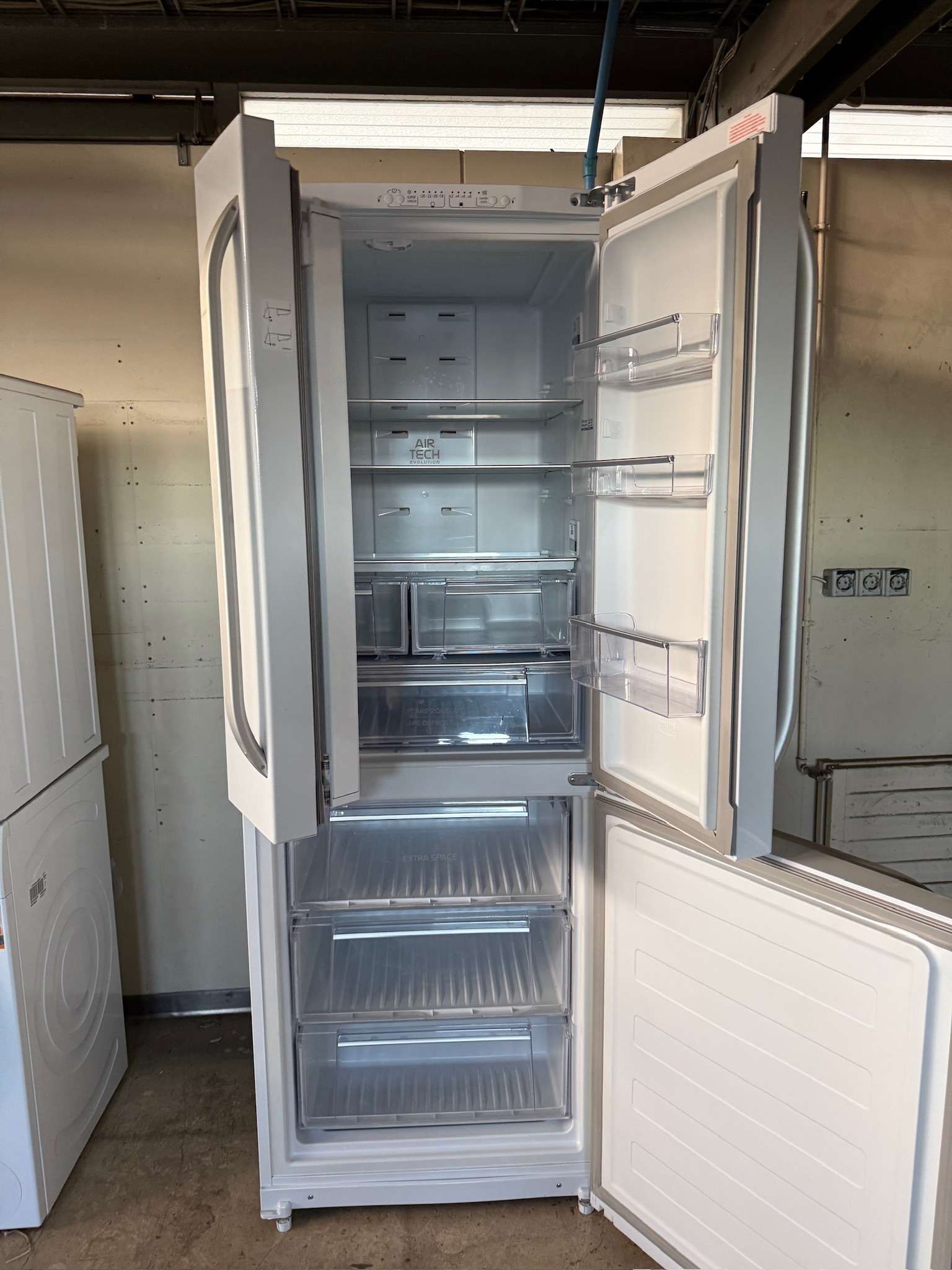 SELT / SOLD Hotpoint Ariston tvöfaldur kæliskápur með frysti 3