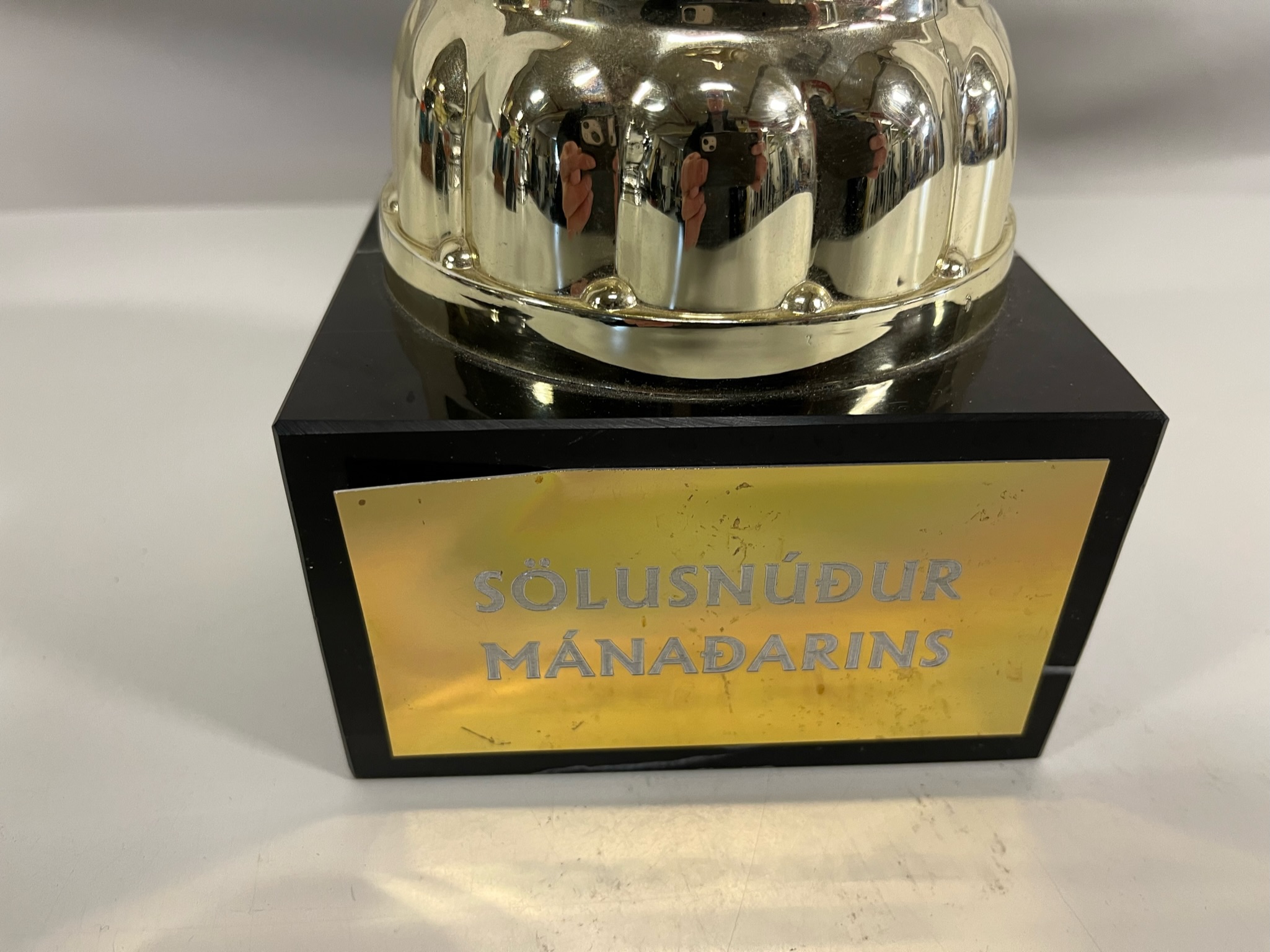 SELT / SOLD Bikar ''Sölusnúður Mánaðarins'' - 57 sm. á hæð 2