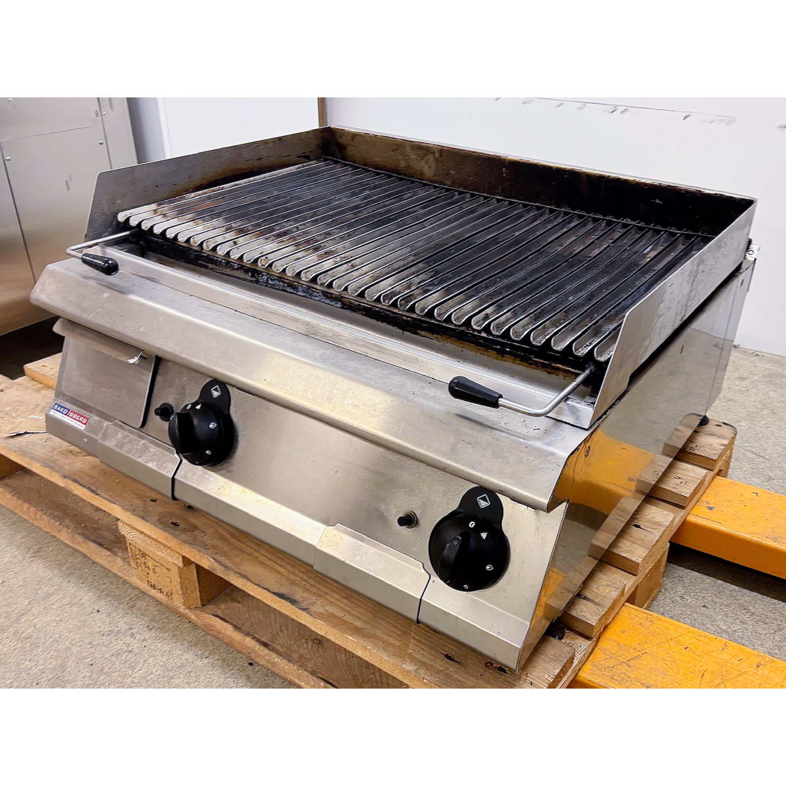 SELT / SOLD Grillvapor gasgrill, B80 x D80 x H41 sm.