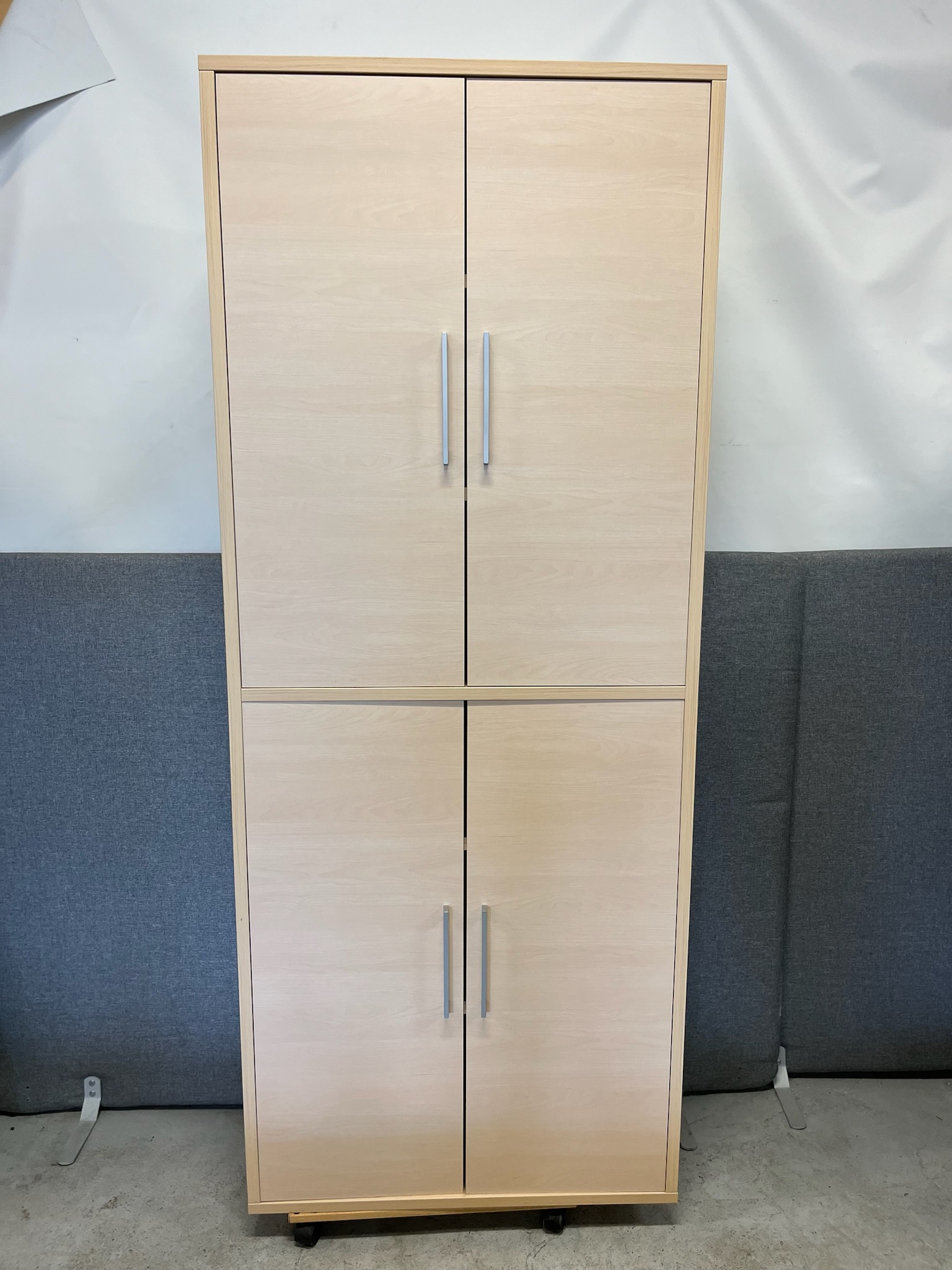 SELT / SOLD Skápur, H228 x B90 x D40 sm.