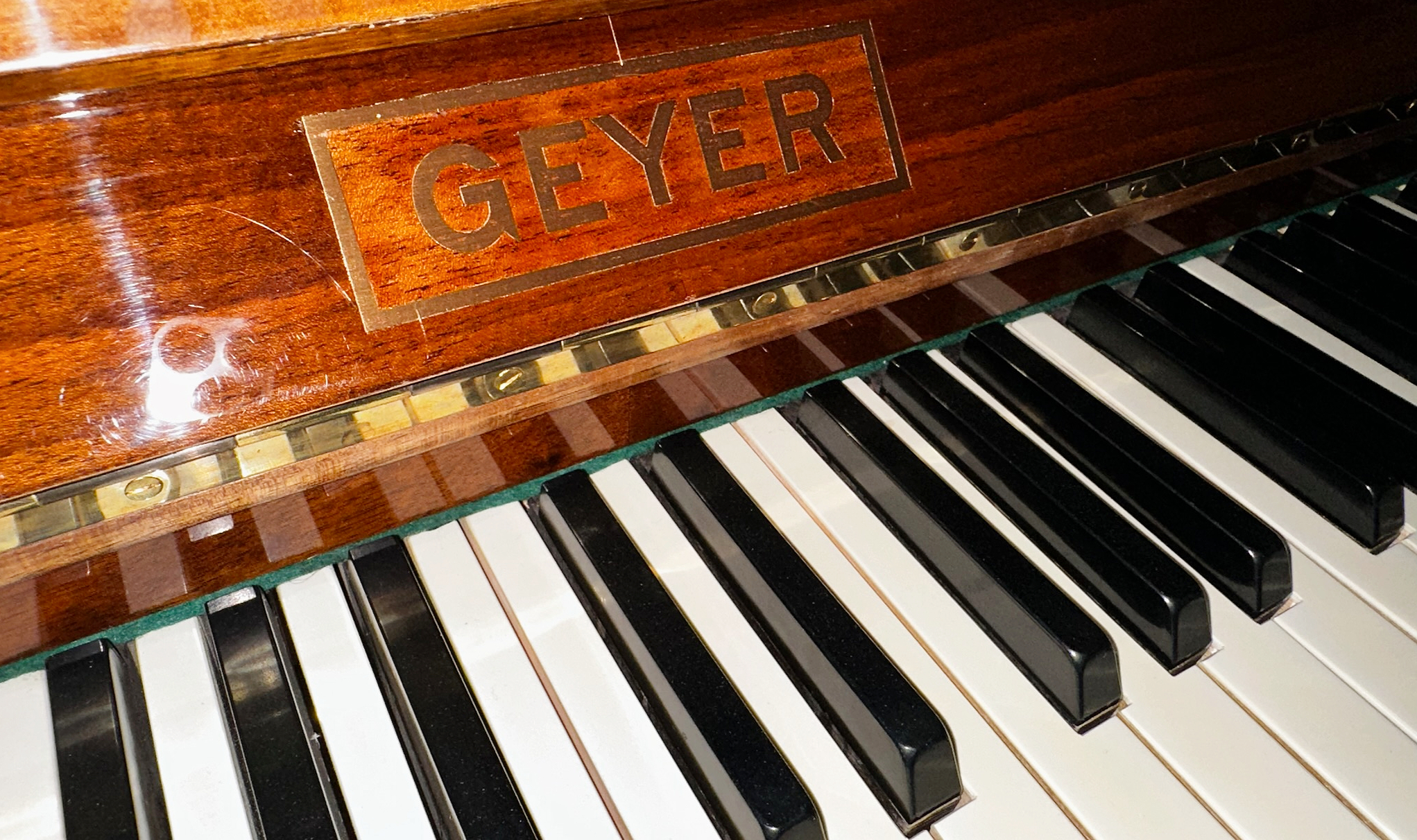 SELT / SOLD - Geyer píanó - Akureyri 4