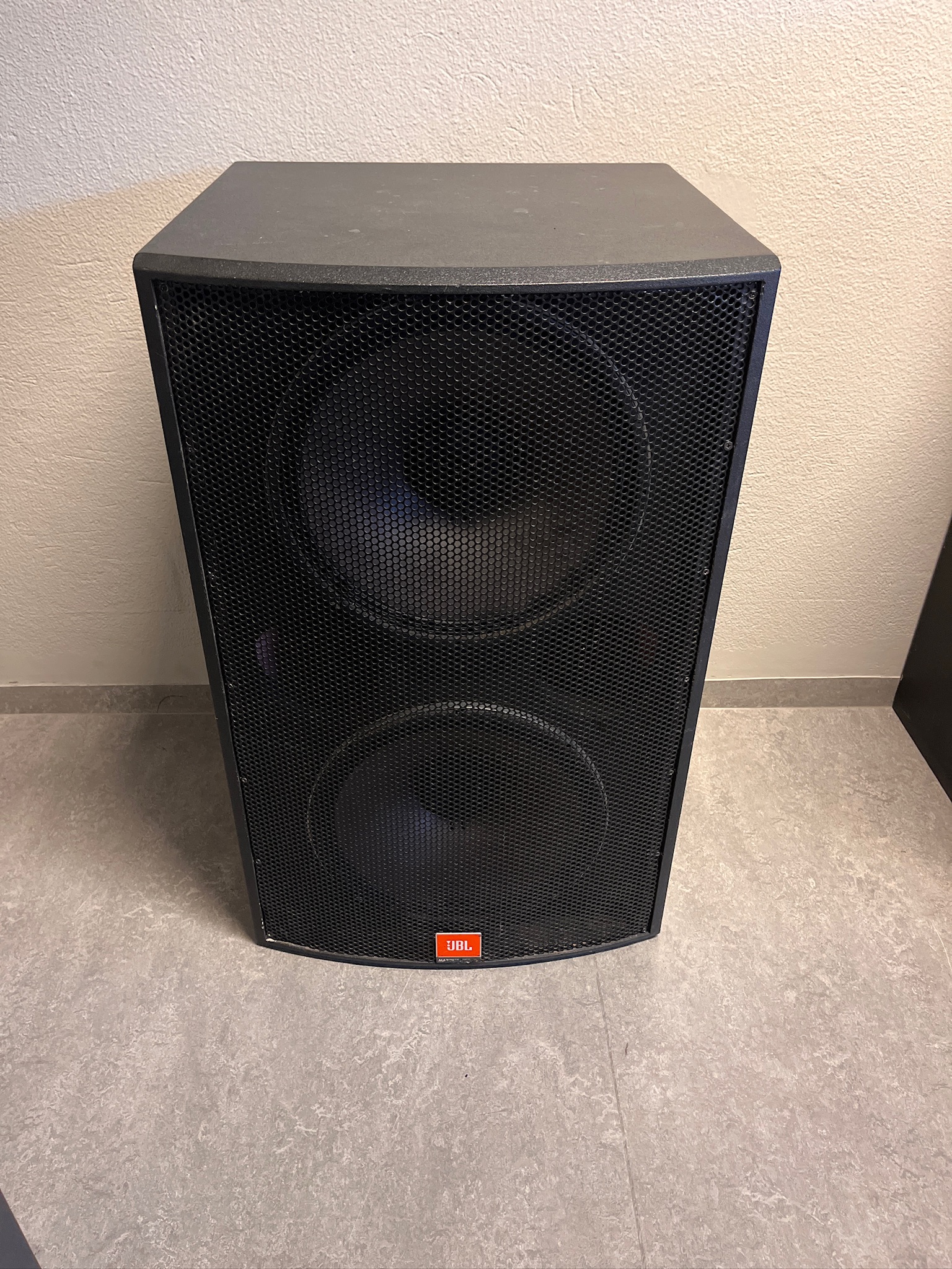 SELT / SOLD JBL hátlarar ásamt EV hátölurum 4