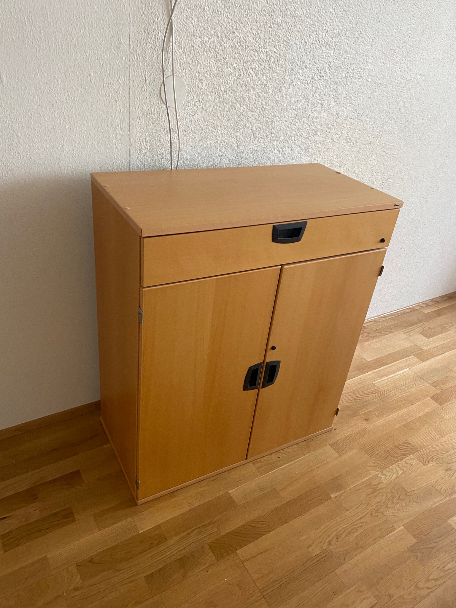 SELT / SOLD Skrifstofuskápur - Kinnarps 2