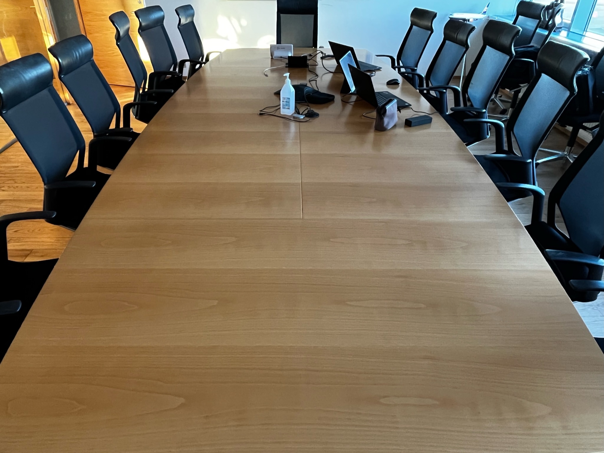 Fundarborð 12 til 14 manna 320 sm. m.Crestron búnaði 3