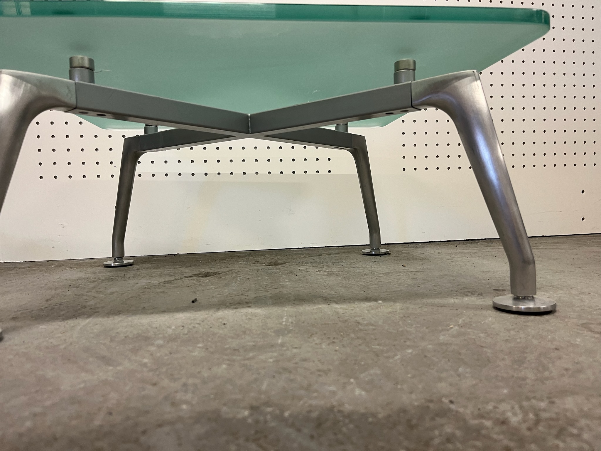SELT / SOLD Gler stofuborð, B60xD60xH30sm. 4