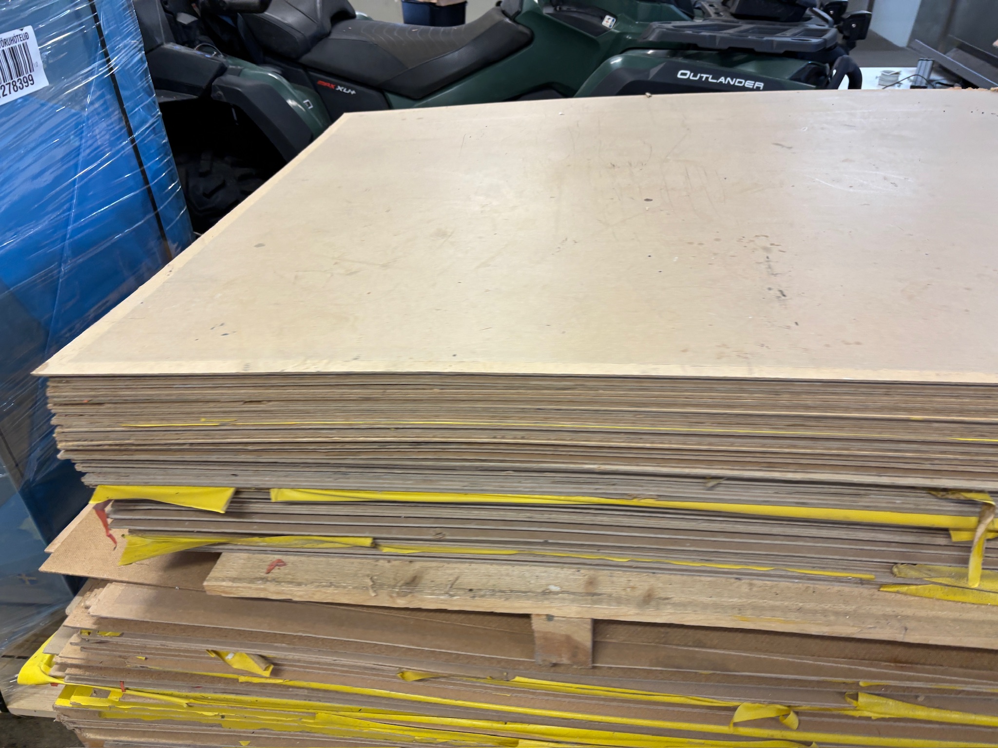 SELT / SOLD Masonitplötur H tex standard 3mm 275x122sm. (ca 465stk) 5