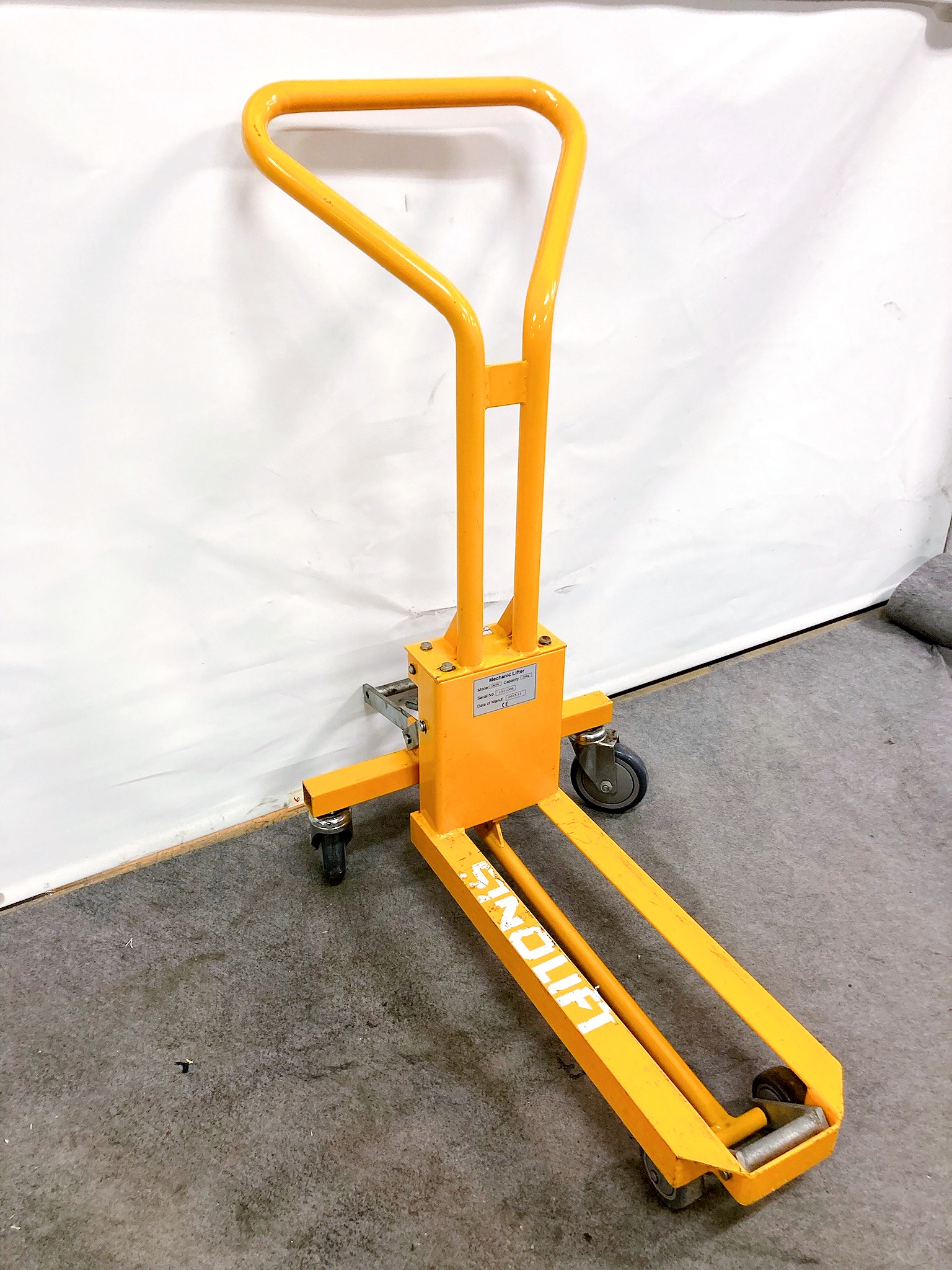 SELT / SOLD Lifter 1/4 Pallettjakkur