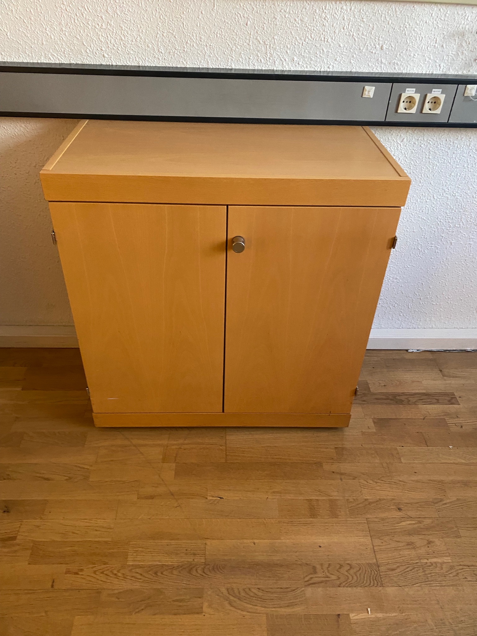 SELT / SOLD Skrifstofuskápur