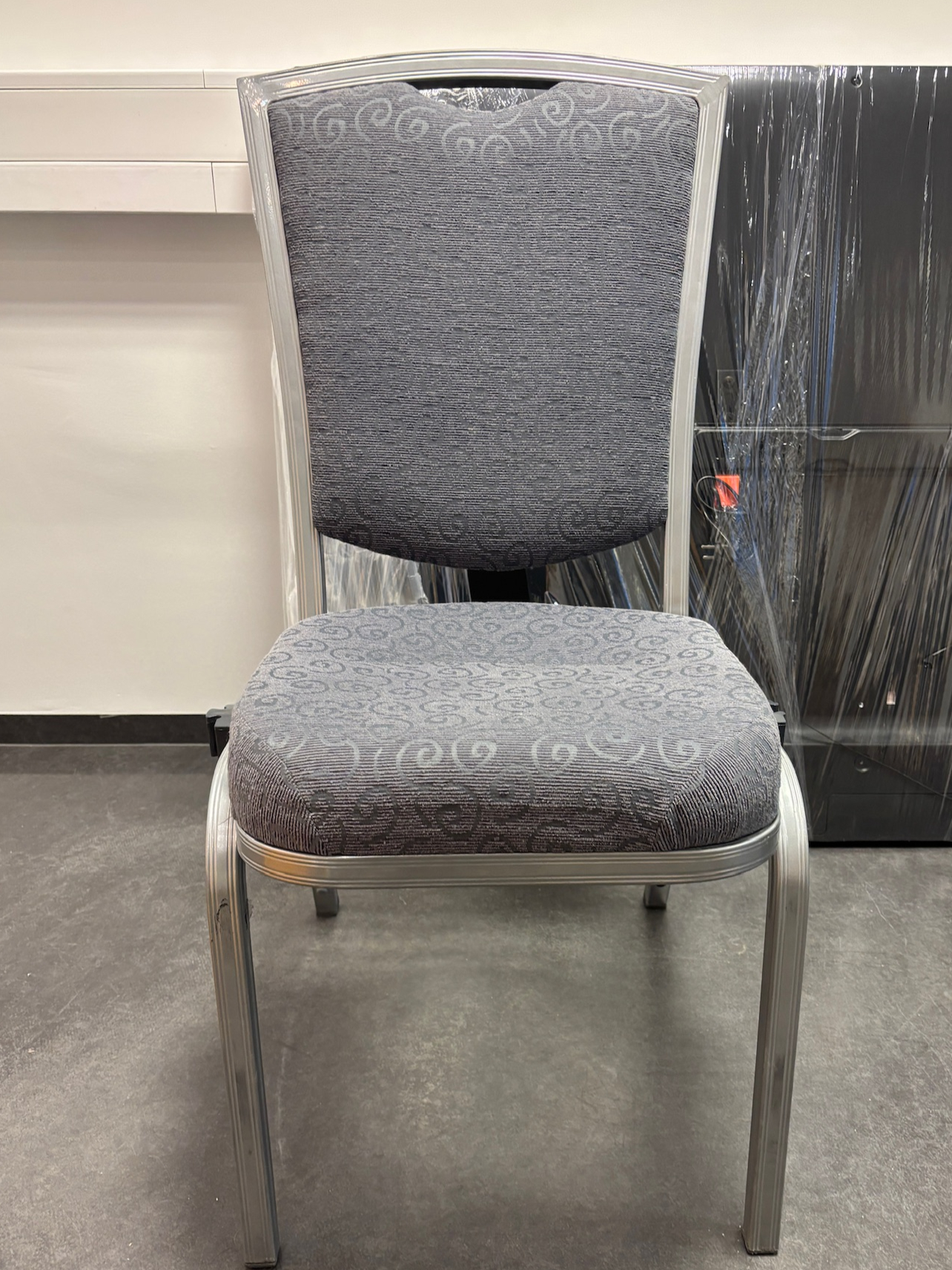 SELT / SOLD AlpphhaStack stólar, léttir og staflanlegir 2