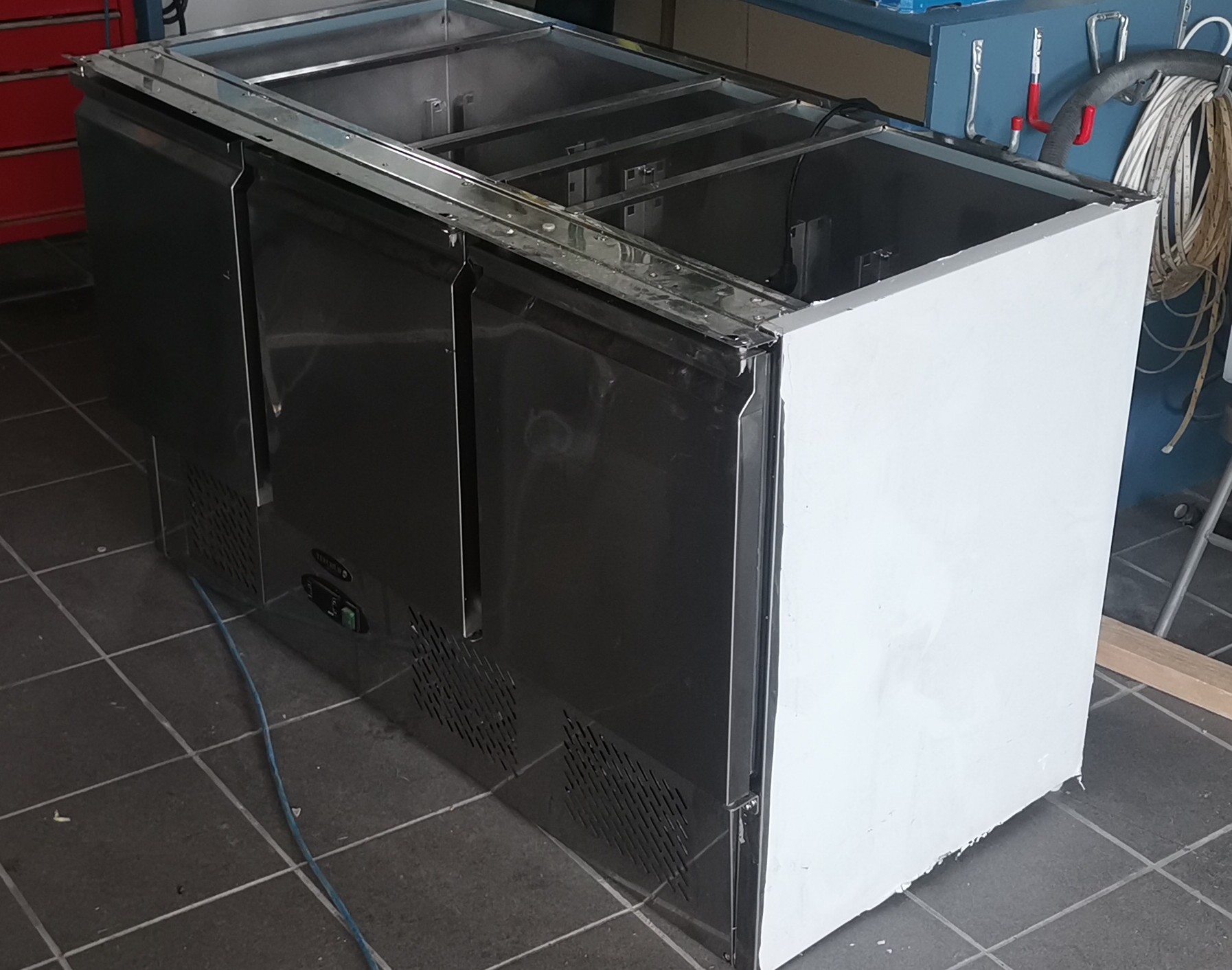 SELT / SOLD - Preppborð - innbyggður í verslunarborð - salatborð 3