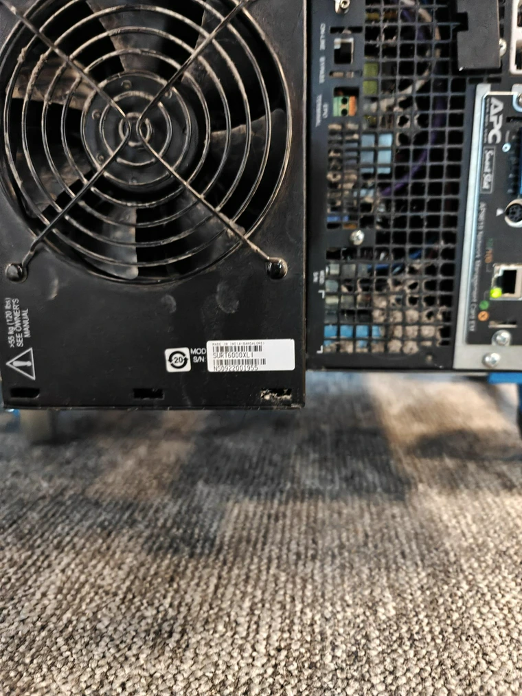 SELT / SOLD APC Smart-UPS varaaflgjafi 4