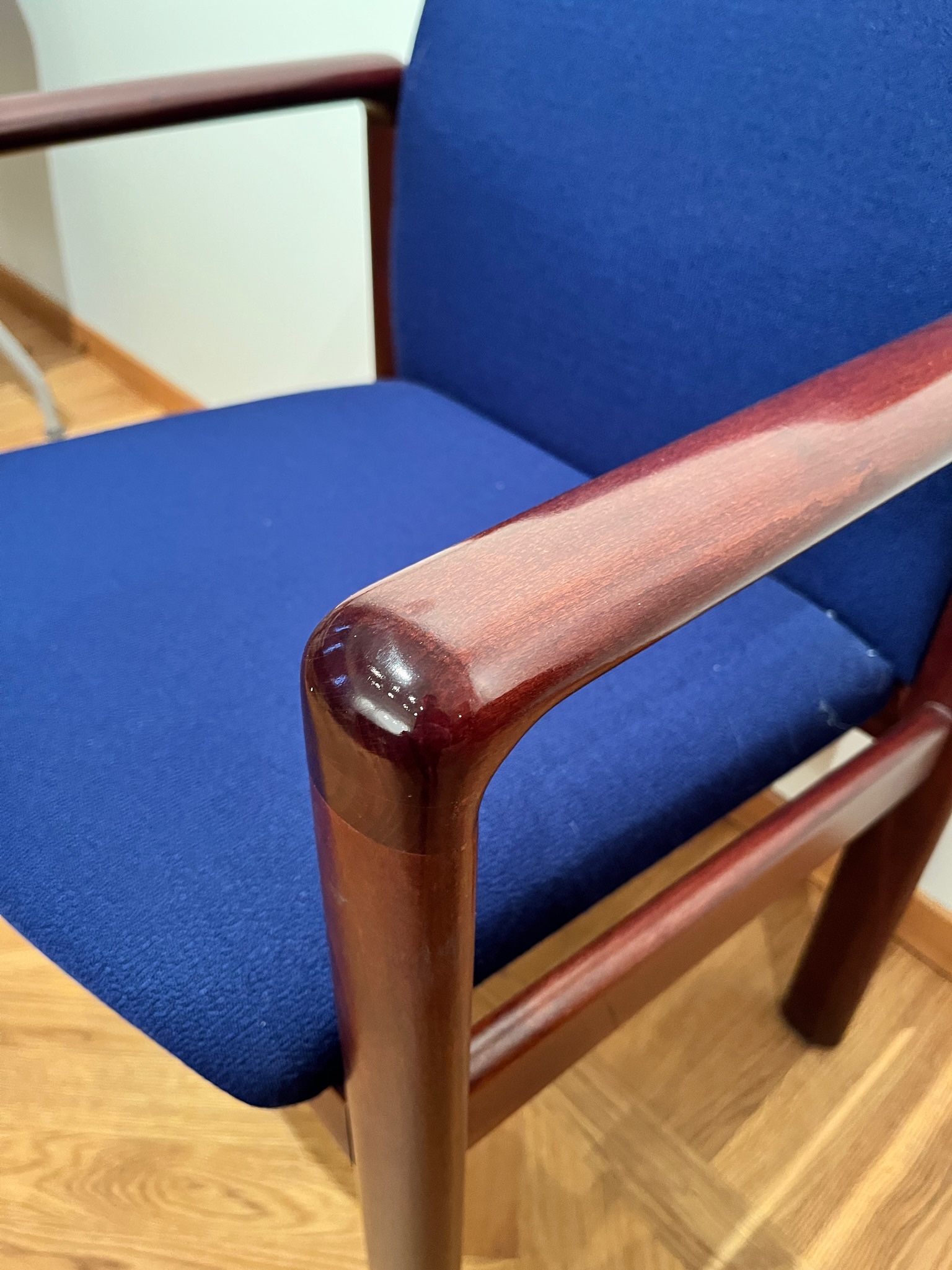 SELT / SOLD Vandaðir fundarstólar - biðstofustólar 4