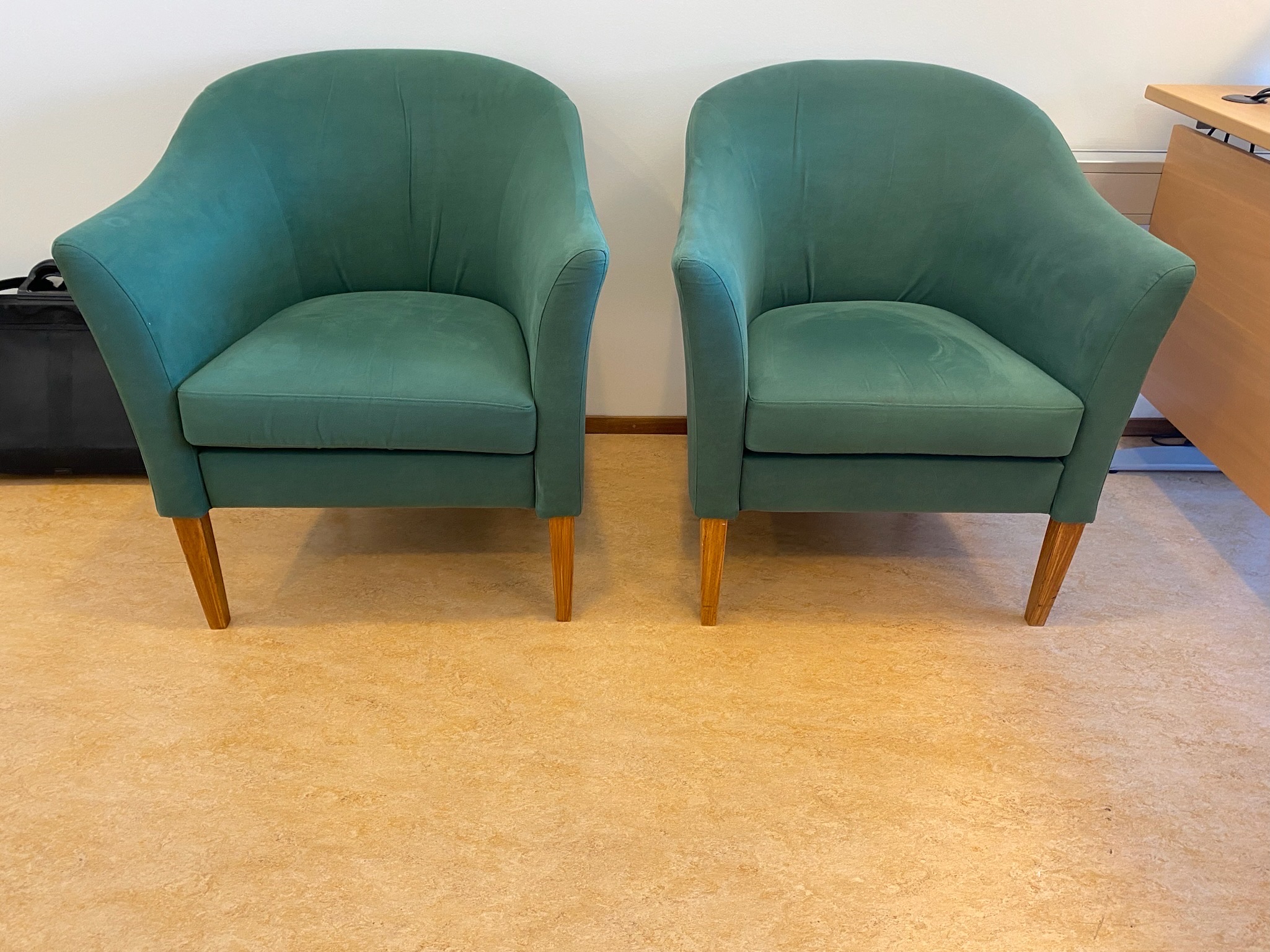 SELT / SOLD Velvet stóll grænn - Alþingi 4