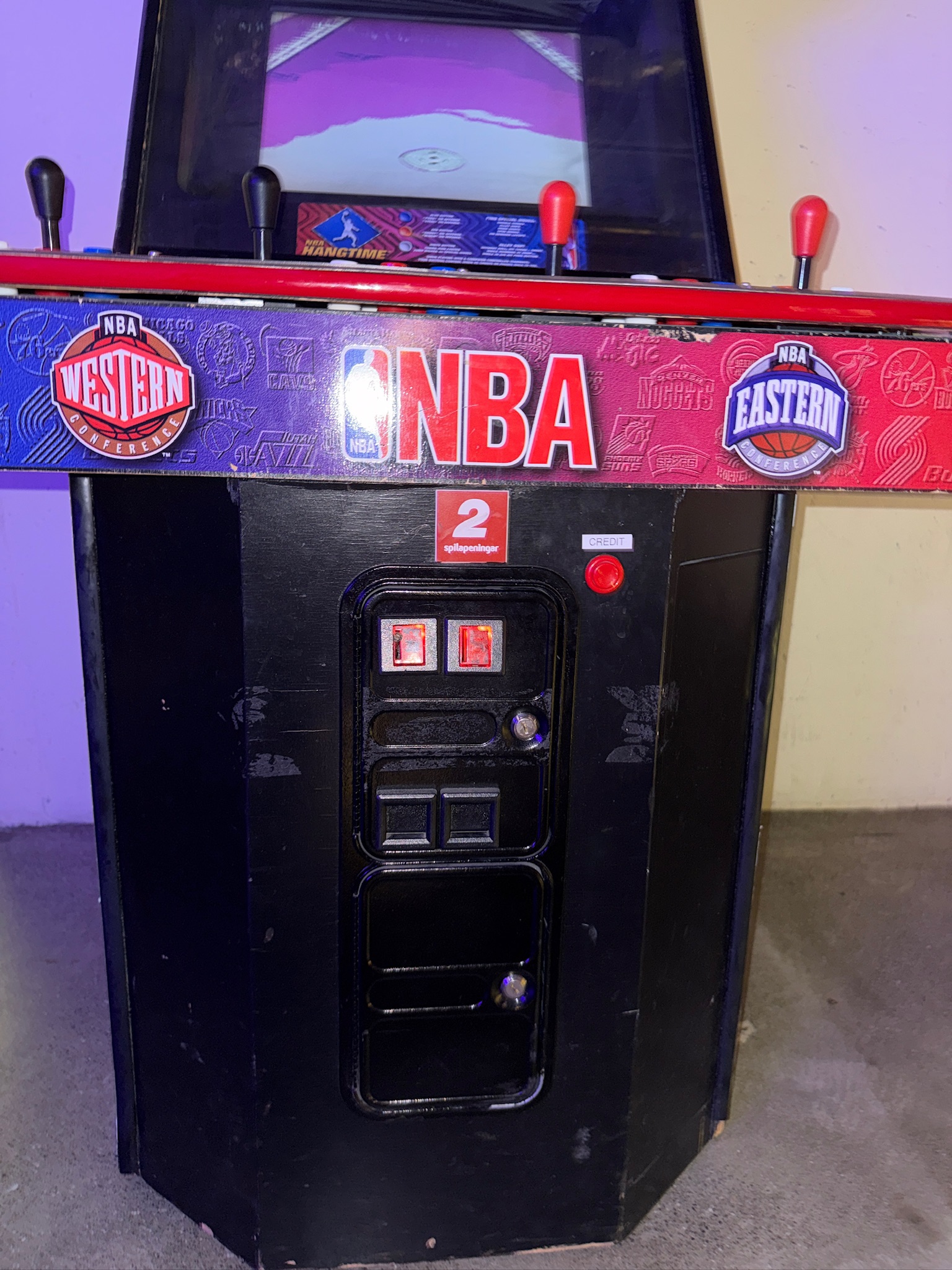 SELT / SOLD Midway NBA Maximum Hangtime spilakassaskápur (1996) 3