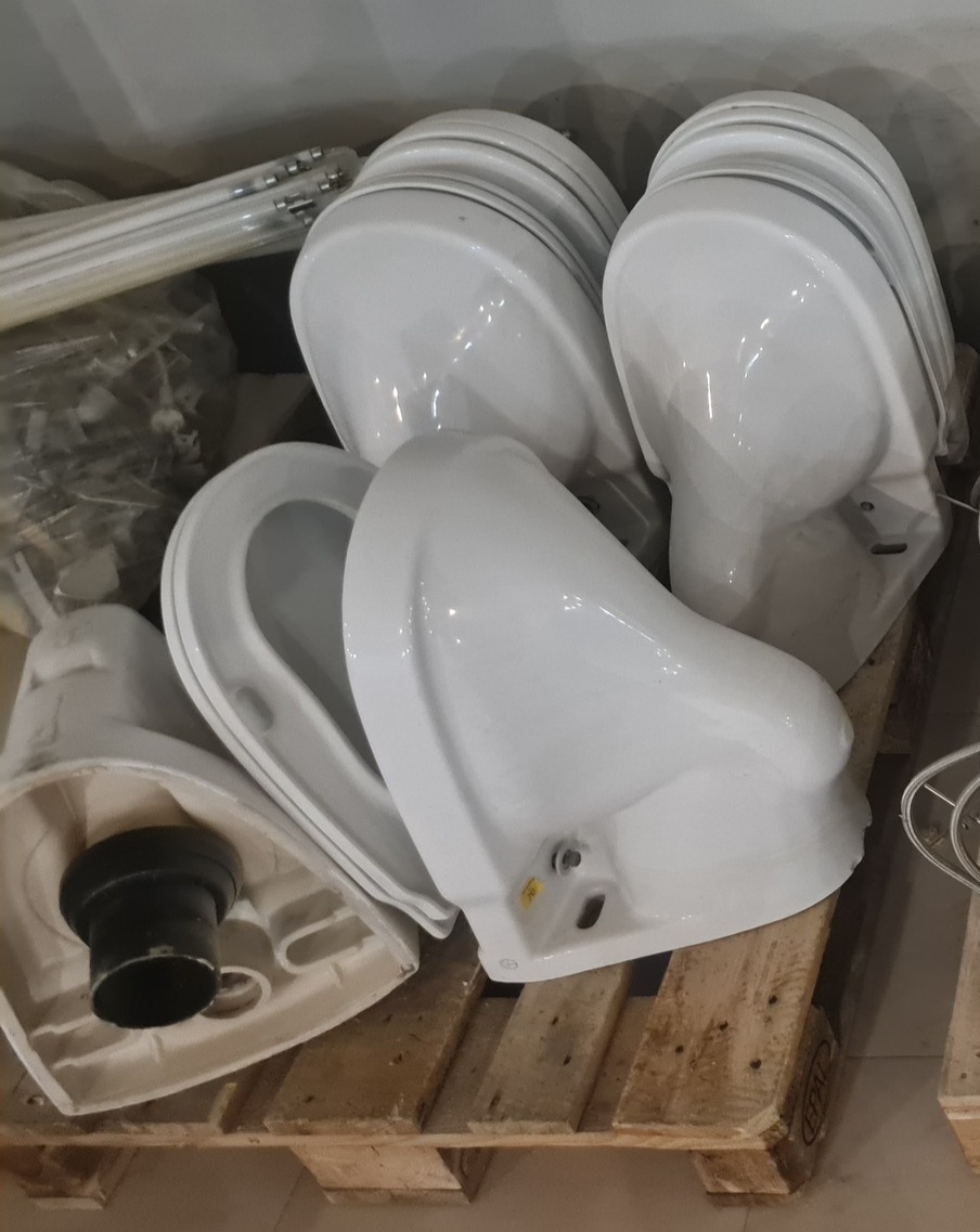 SELT / SOLD - Upphengd klósett - nokkur stk.