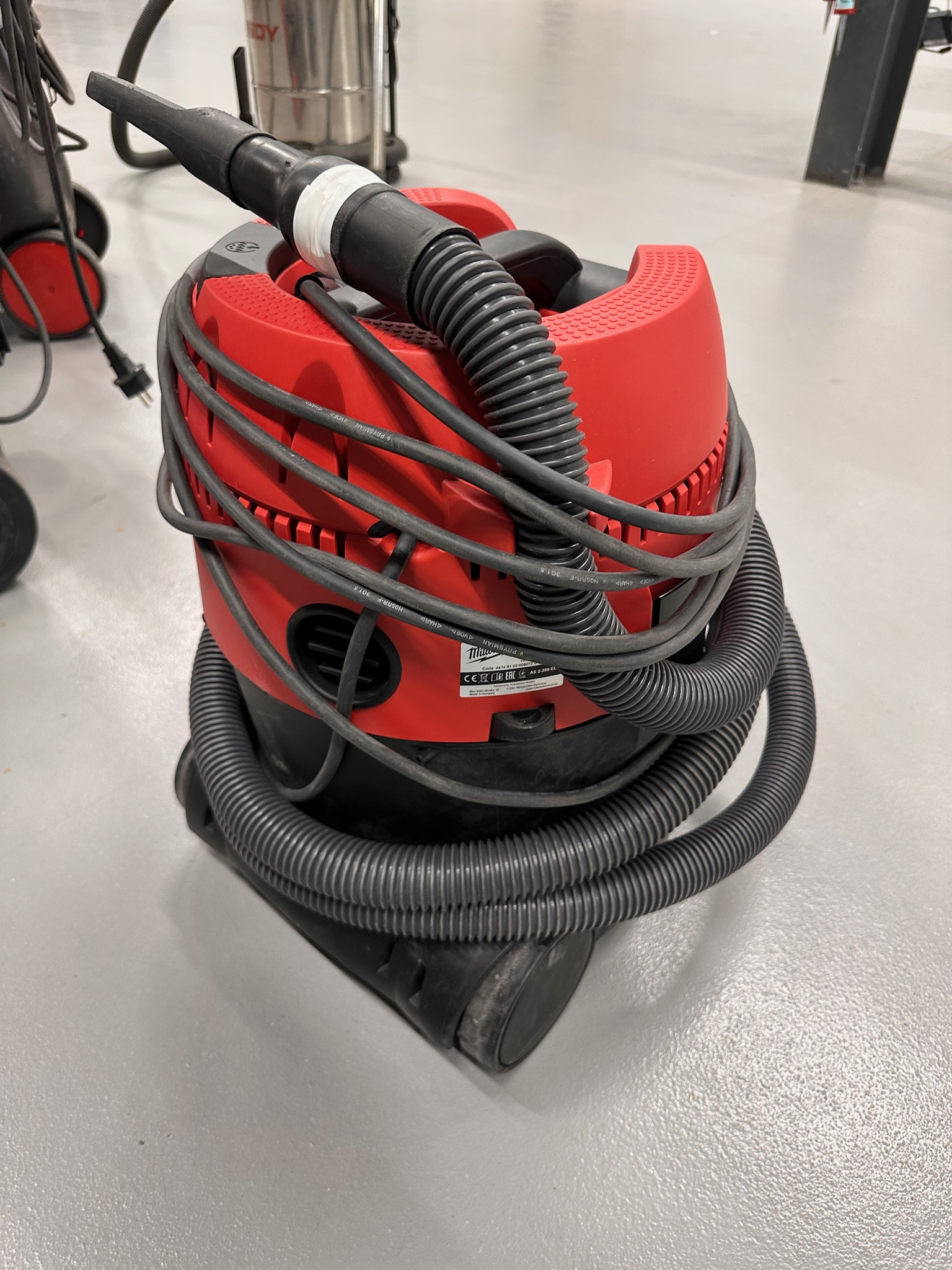SELT / SOLD - Milwaukee ryksuga AS 2-250 ELCP L-Class- 2 stk til. 3