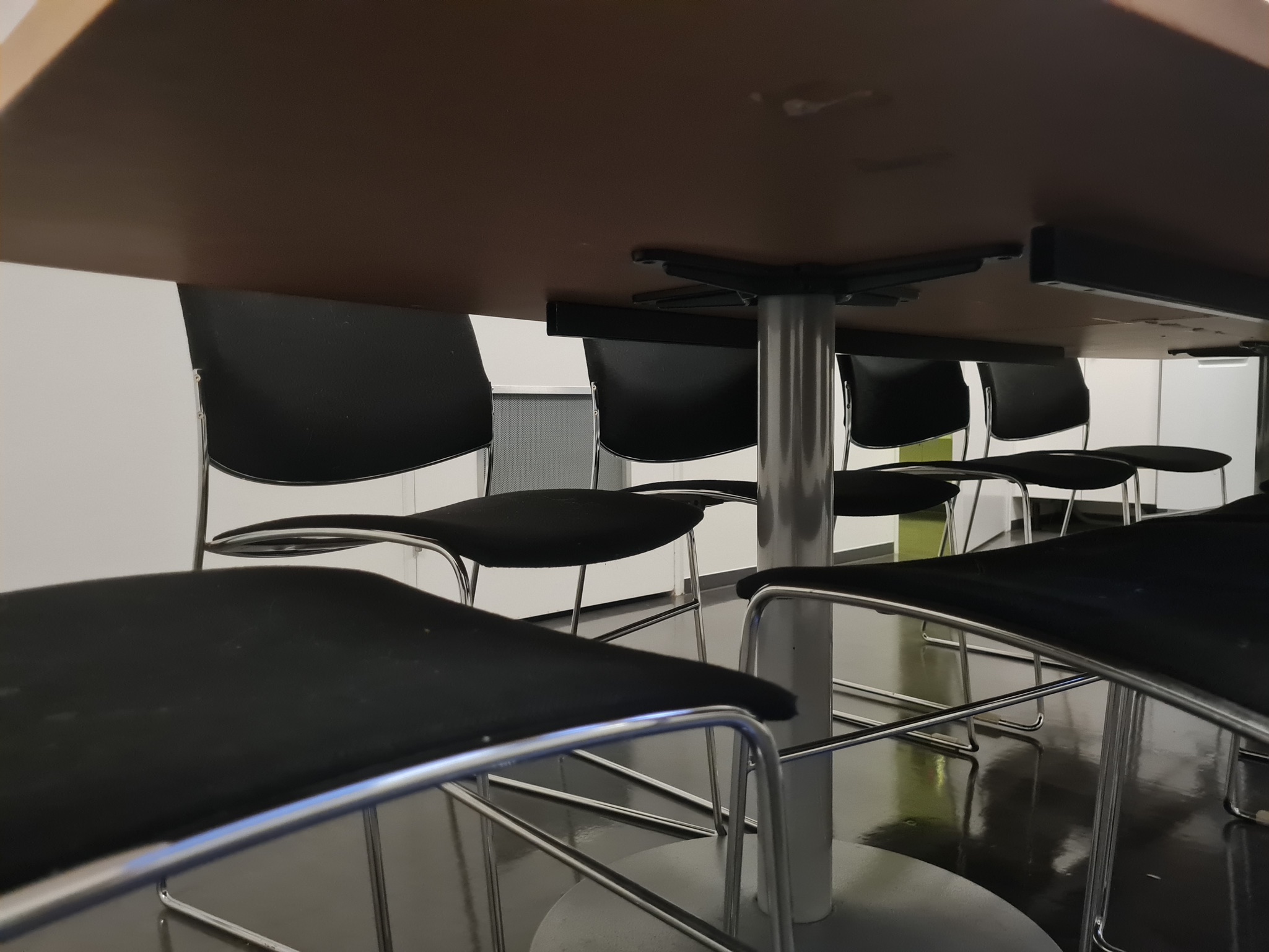 SELT / SOLD Fundarborð 8-10 manna - 300x110sm 4