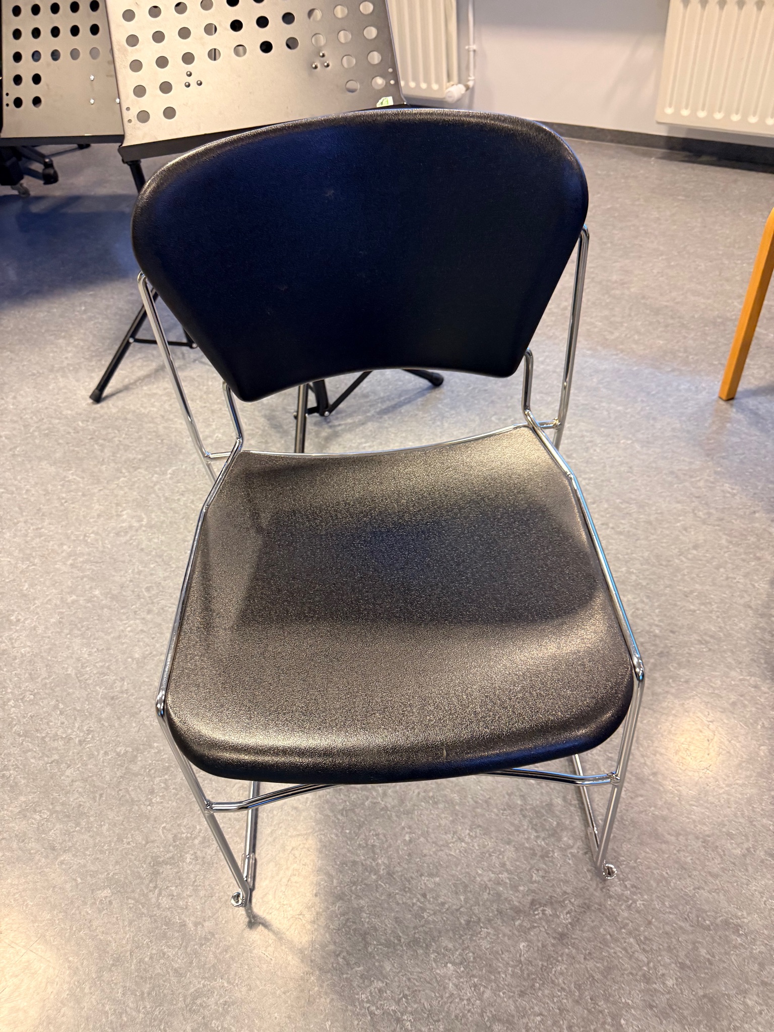 SELT / SOLD Perry fundarstóll og stólavagn 3