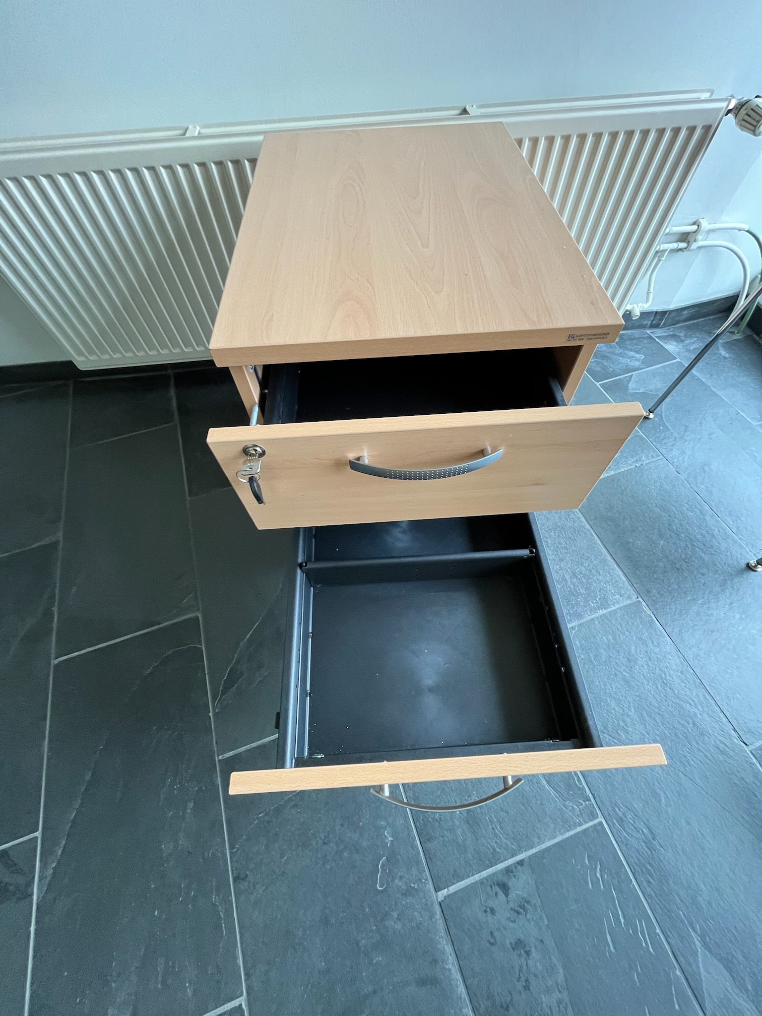 SELT / SOLD Skúffuskápur frá EG skrifstofuhúsgögn 4