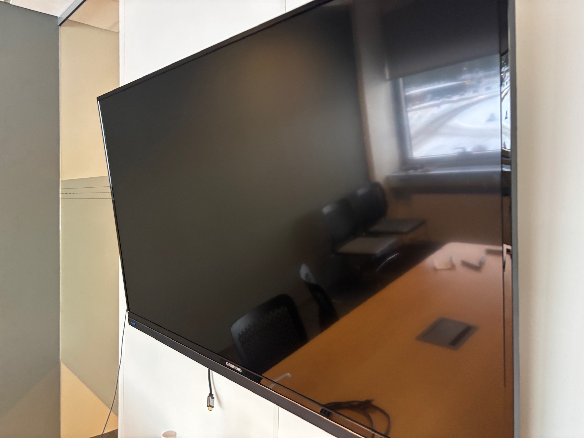 SELT / SOLD Grundig 55" LED Smart TV með veggfestingu 4