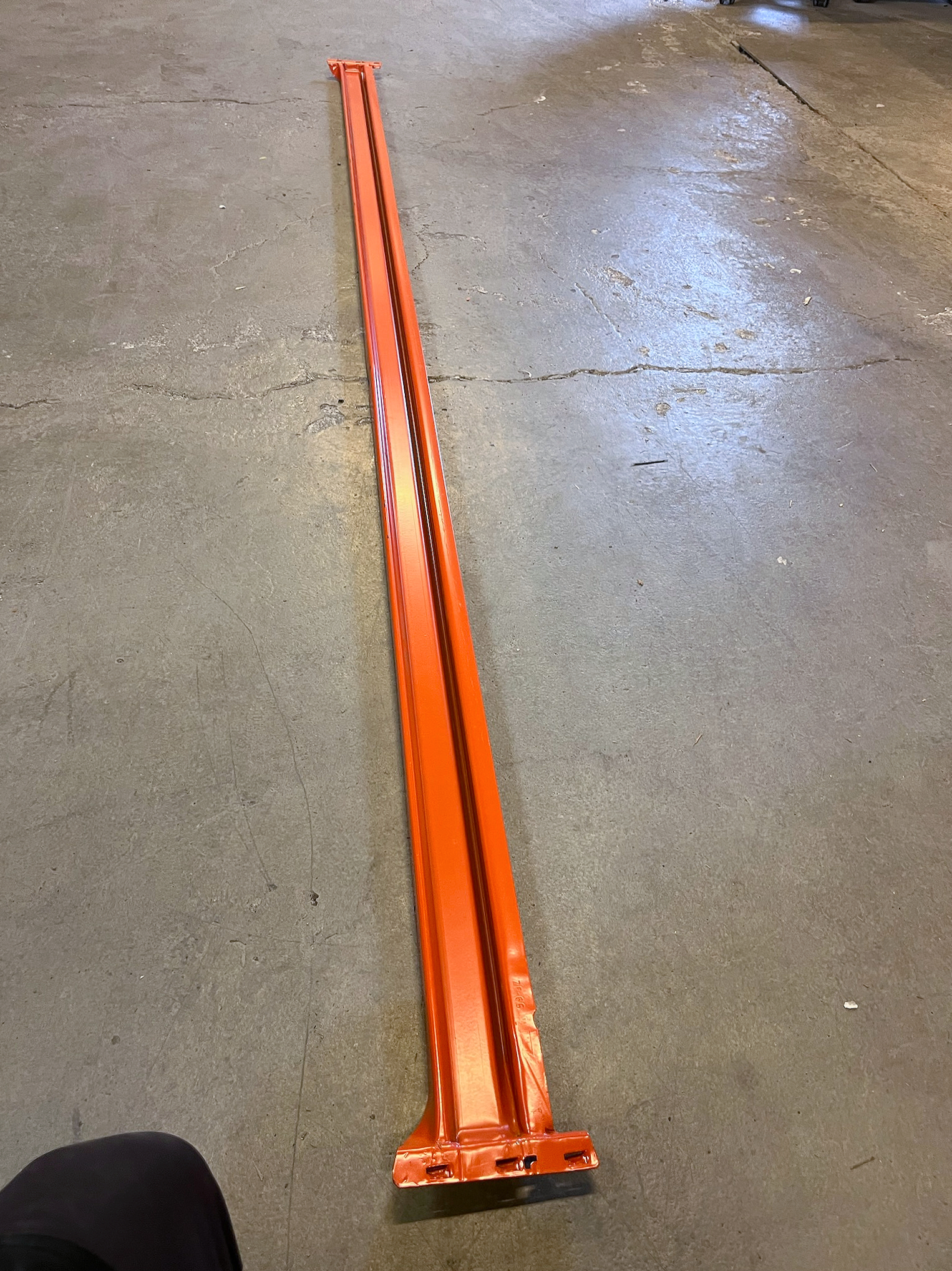 SELT / SOLD Burðarbiti fyrir brettarekka 275 sm. 3