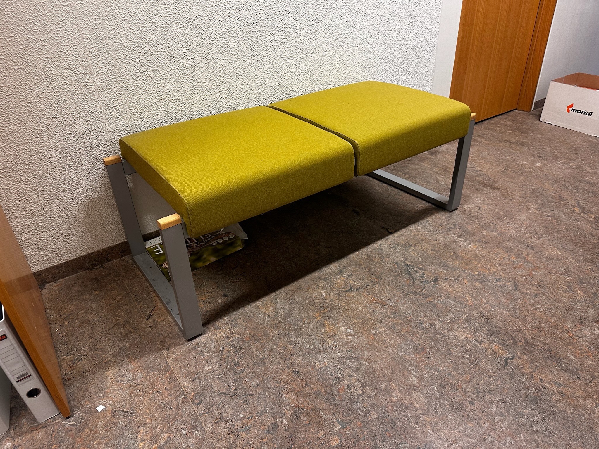 SELT / SOLD Kinnarps bekkur frá Pennanum, 2ja og 3ja sæta 6