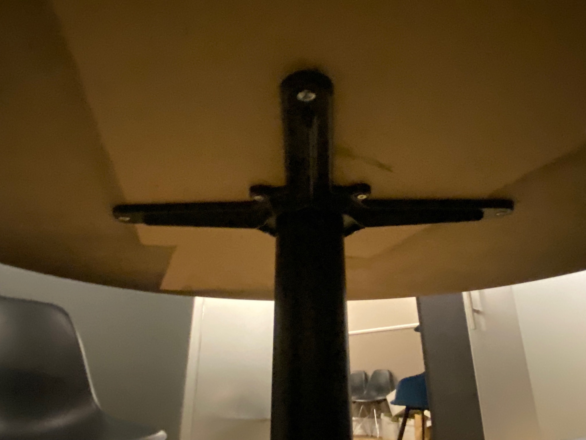 SELT / SOLD Dencon hringborð frá Pennanum, 110sm. (2020) 5